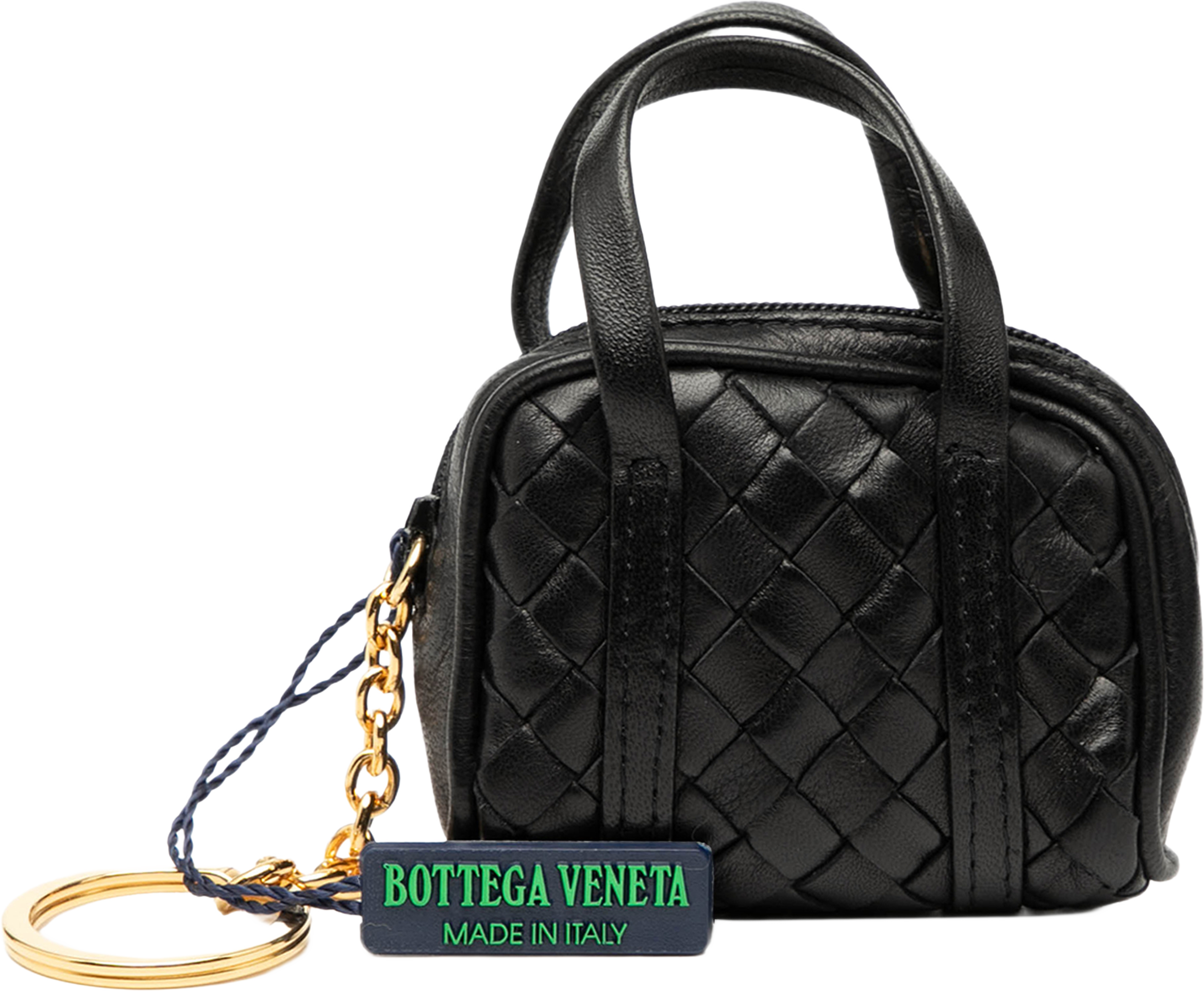 Bottega Veneta Nappa Intrecciato Pouch Key Holder And Bag Charm, från Luxclusif, i färgen black. Klicka för att öppna bilden i stort format