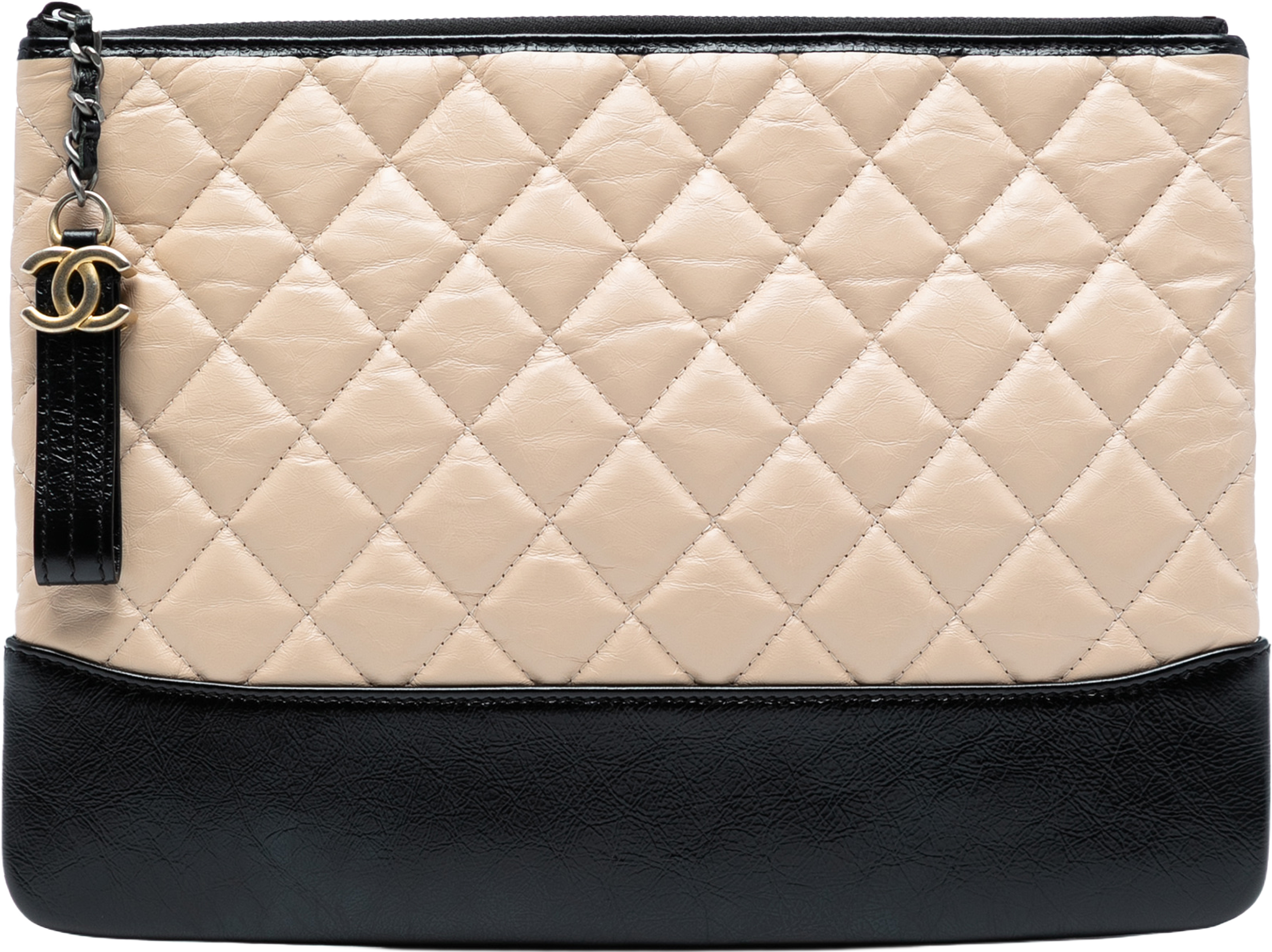 Chanel Medium Aged Calfskin Gabrielle O Case Clutch, från Luxclusif, i färgen light beige. Klicka för att öppna bilden i stort format