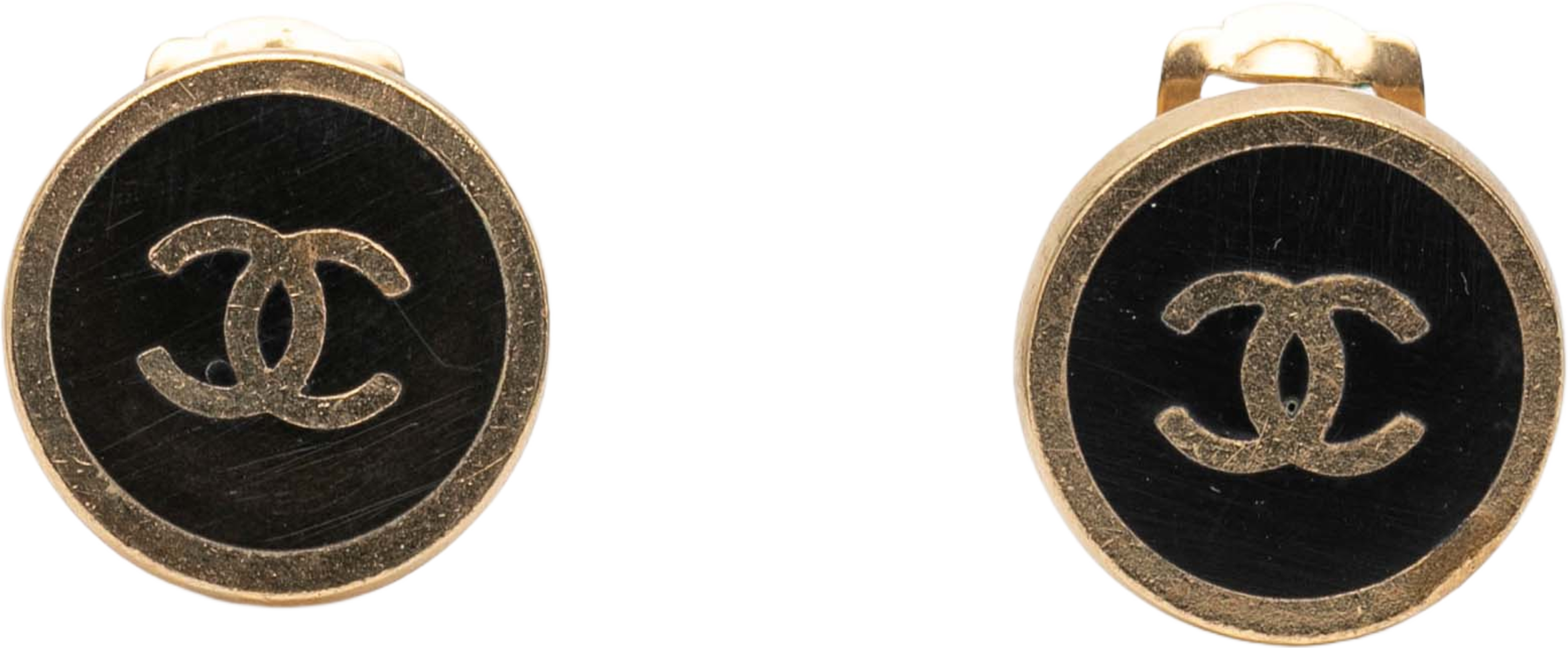 Chanel Gold Plated And Enamel Cc Round Button Clip On Earrings, från Luxclusif, i färgen black. Klicka för att öppna bilden i stort format