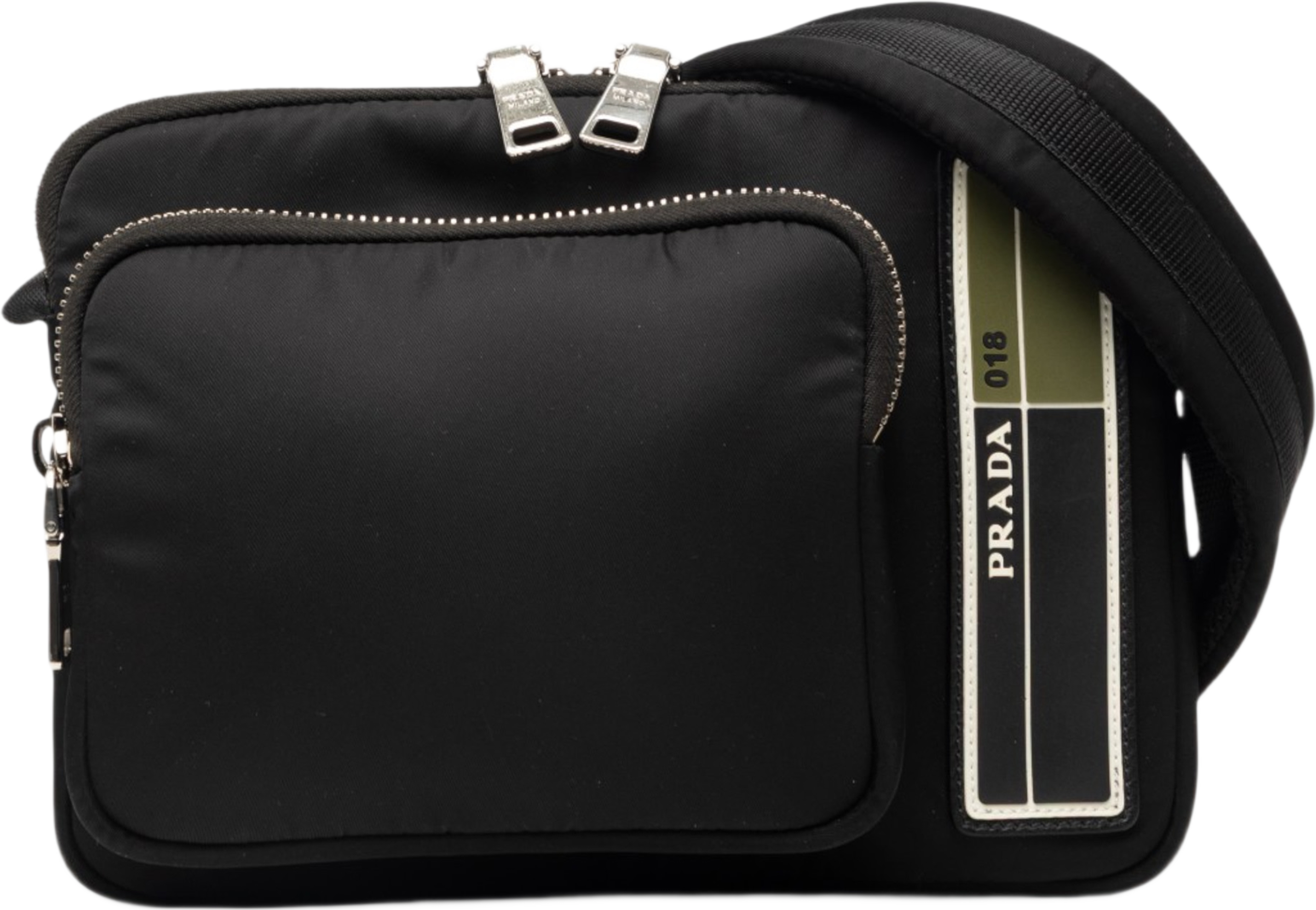 Prada Tessuto Front Pocket Logo Crossbody, från Luxclusif, i färgen black. Klicka för att öppna bilden i stort format
