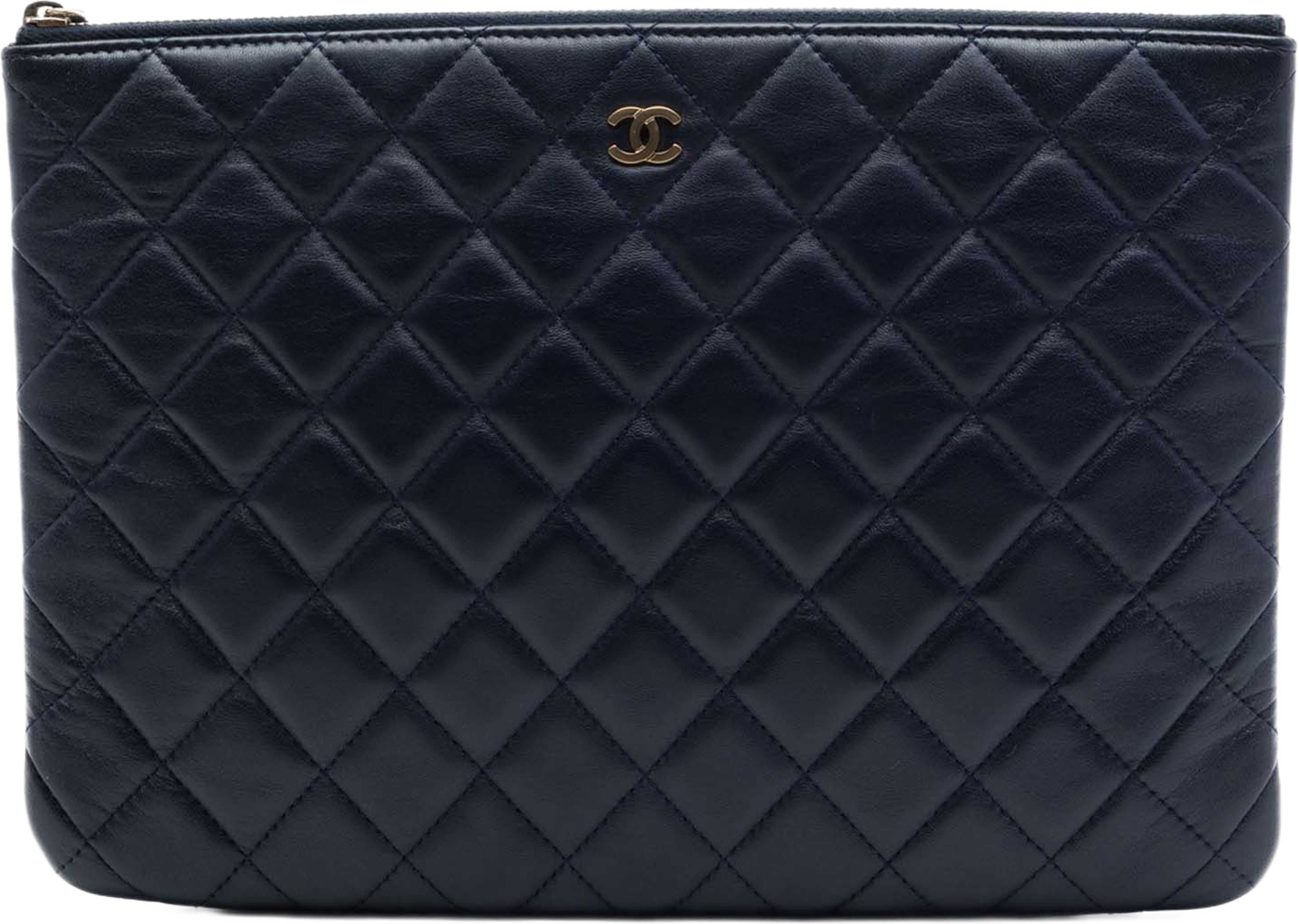 Chanel Medium Quilted Lambskin O Case Clutch, från Luxclusif, i färgen blå. Klicka för att öppna bilden i stort format