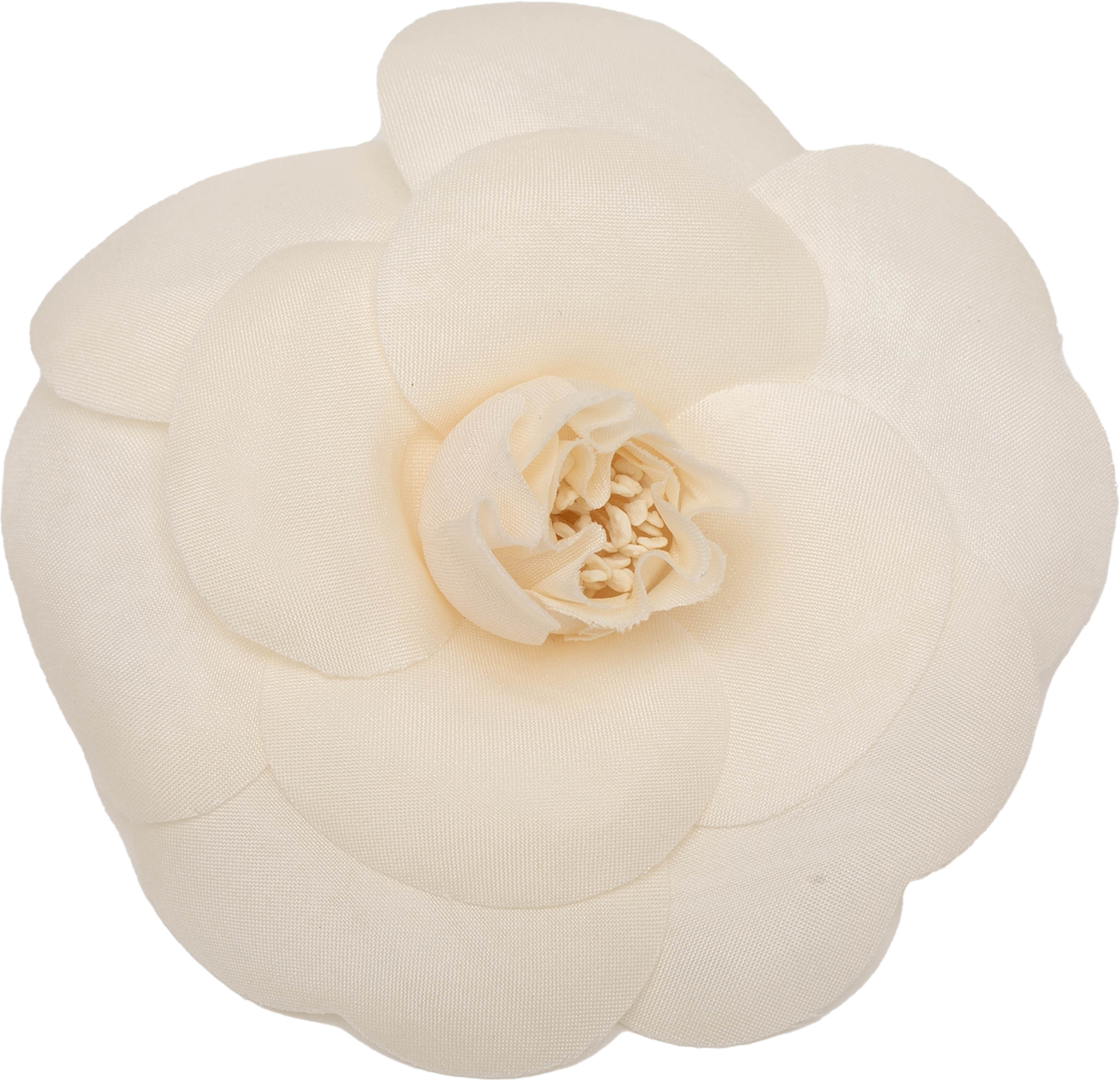 Chanel Canvas Camellia Brooch, från Luxclusif, i färgen white. Klicka för att öppna bilden i stort format