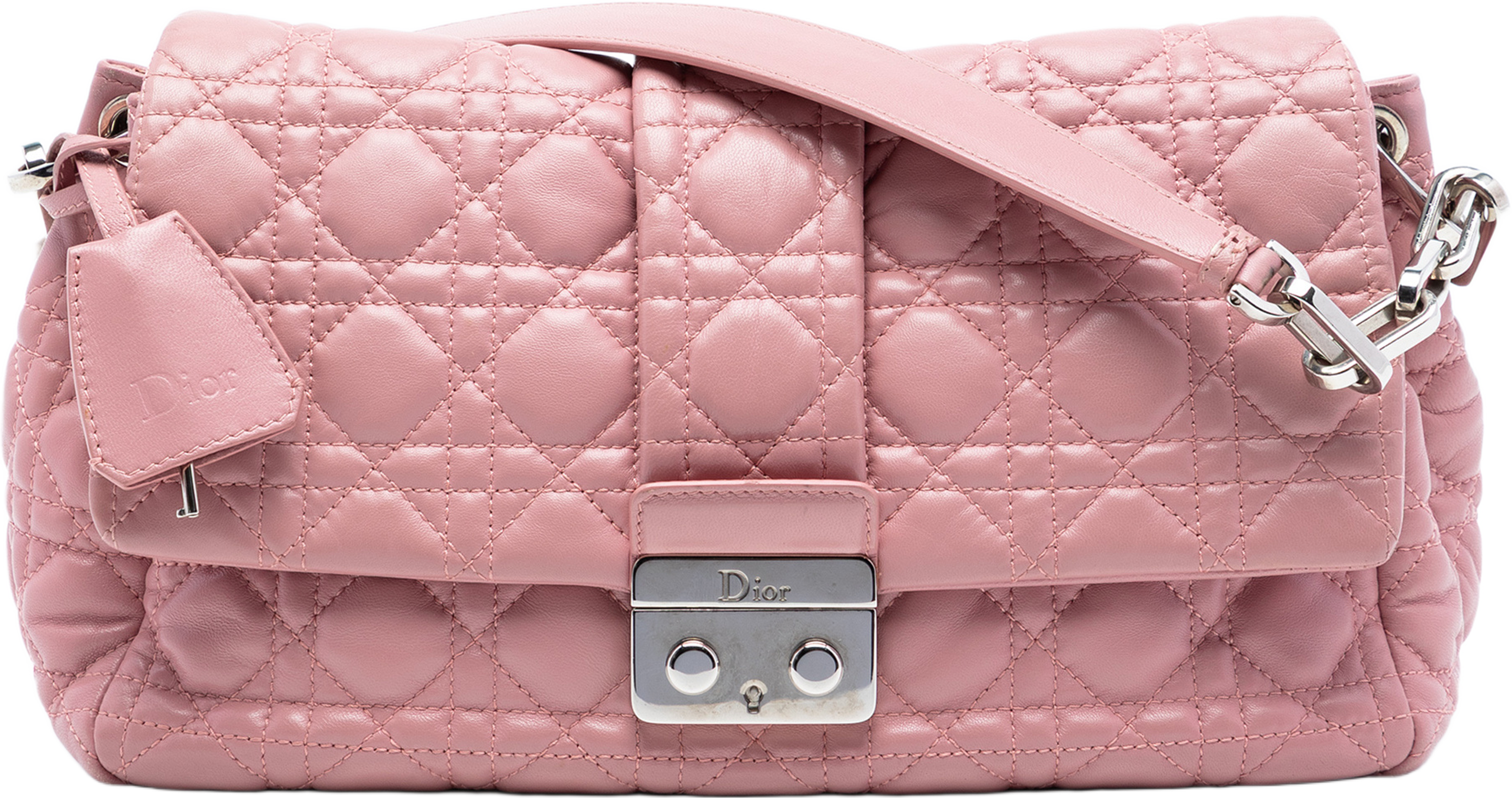 Dior Lambskin Cannage New Lock Flap, från Luxclusif, i färgen pink. Klicka för att öppna bilden i stort format