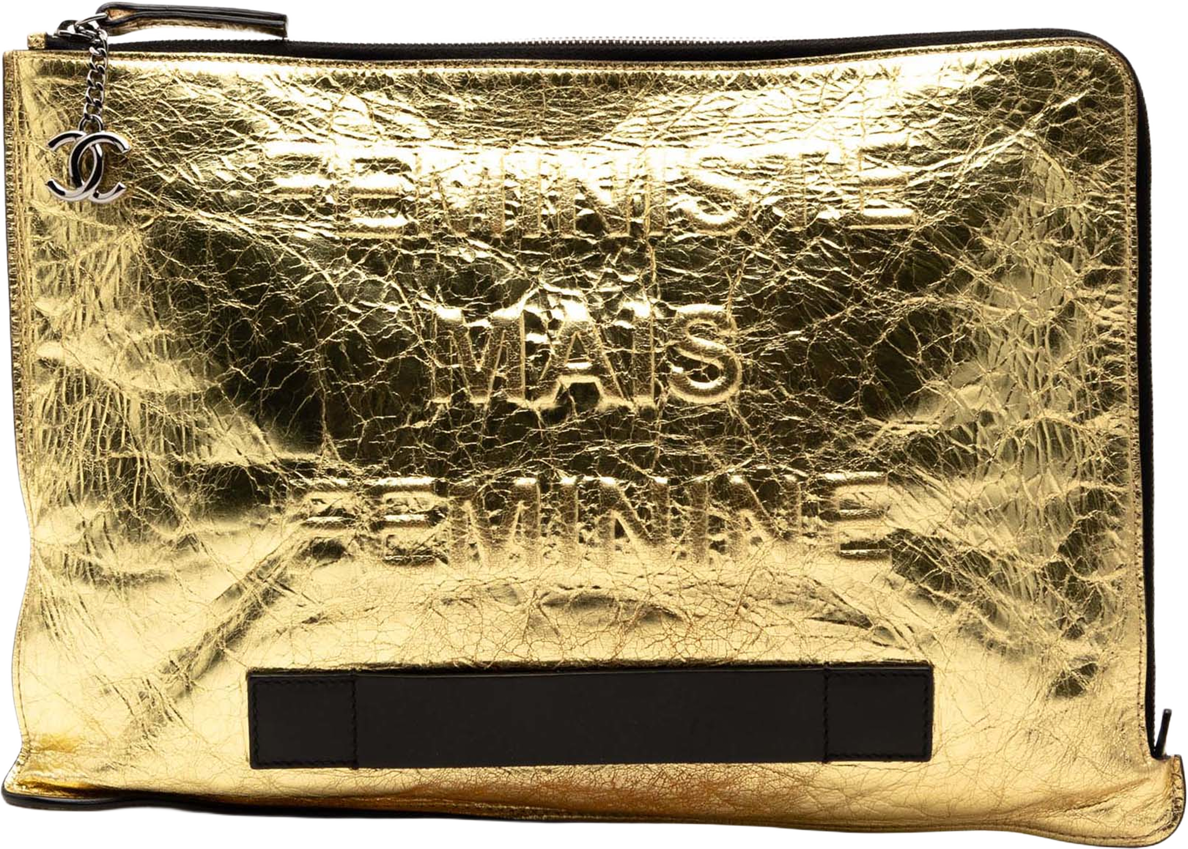 Chanel Metallic Crinkled Calfskin Feministe Mais Feminine Pouch, från Luxclusif, i färgen gold. Klicka för att öppna bilden i stort format
