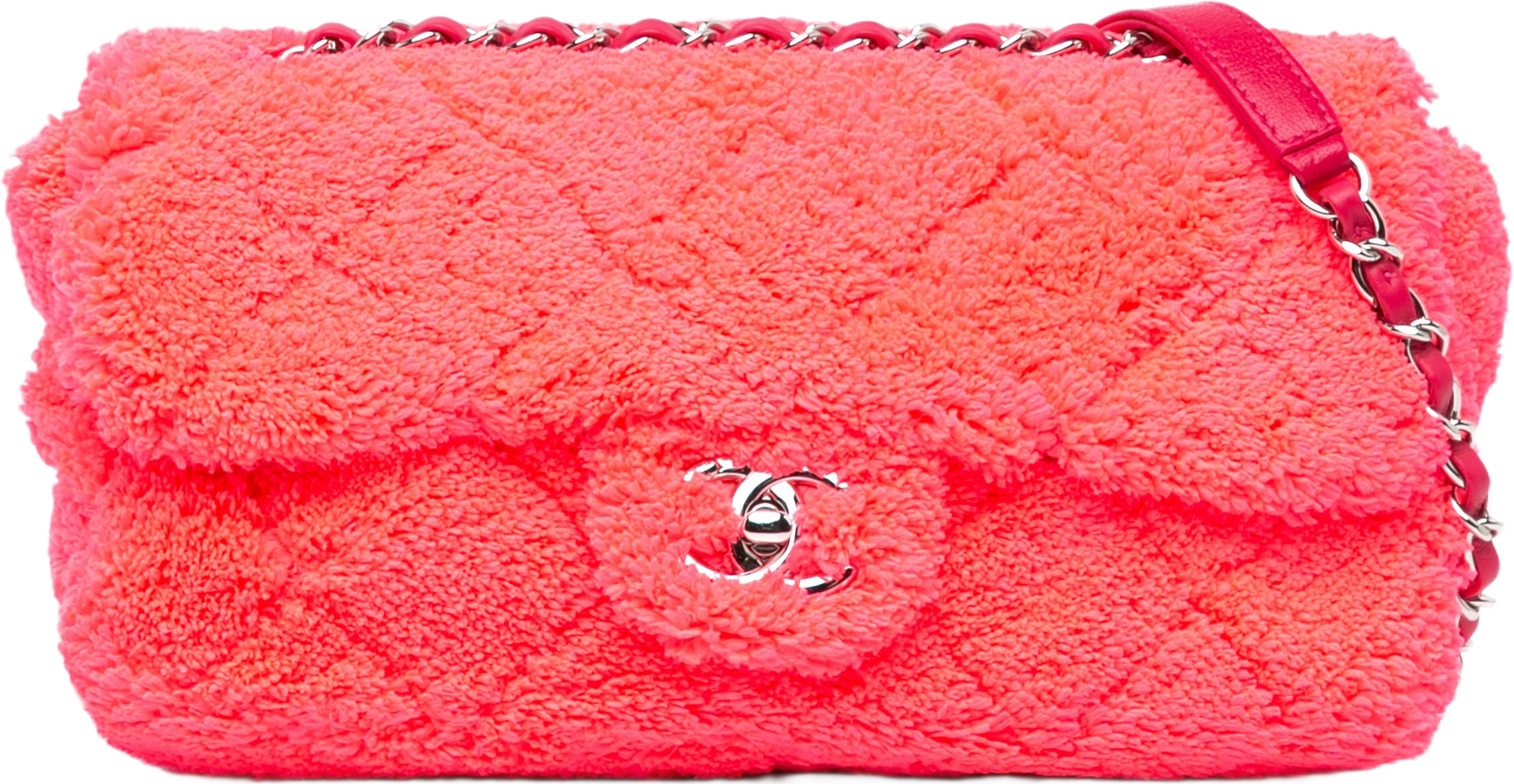 Chanel Medium Quilted Terry Cloth Coco Beach Flap, från Luxclusif, i färgen hot pink. Klicka för att öppna bilden i stort format