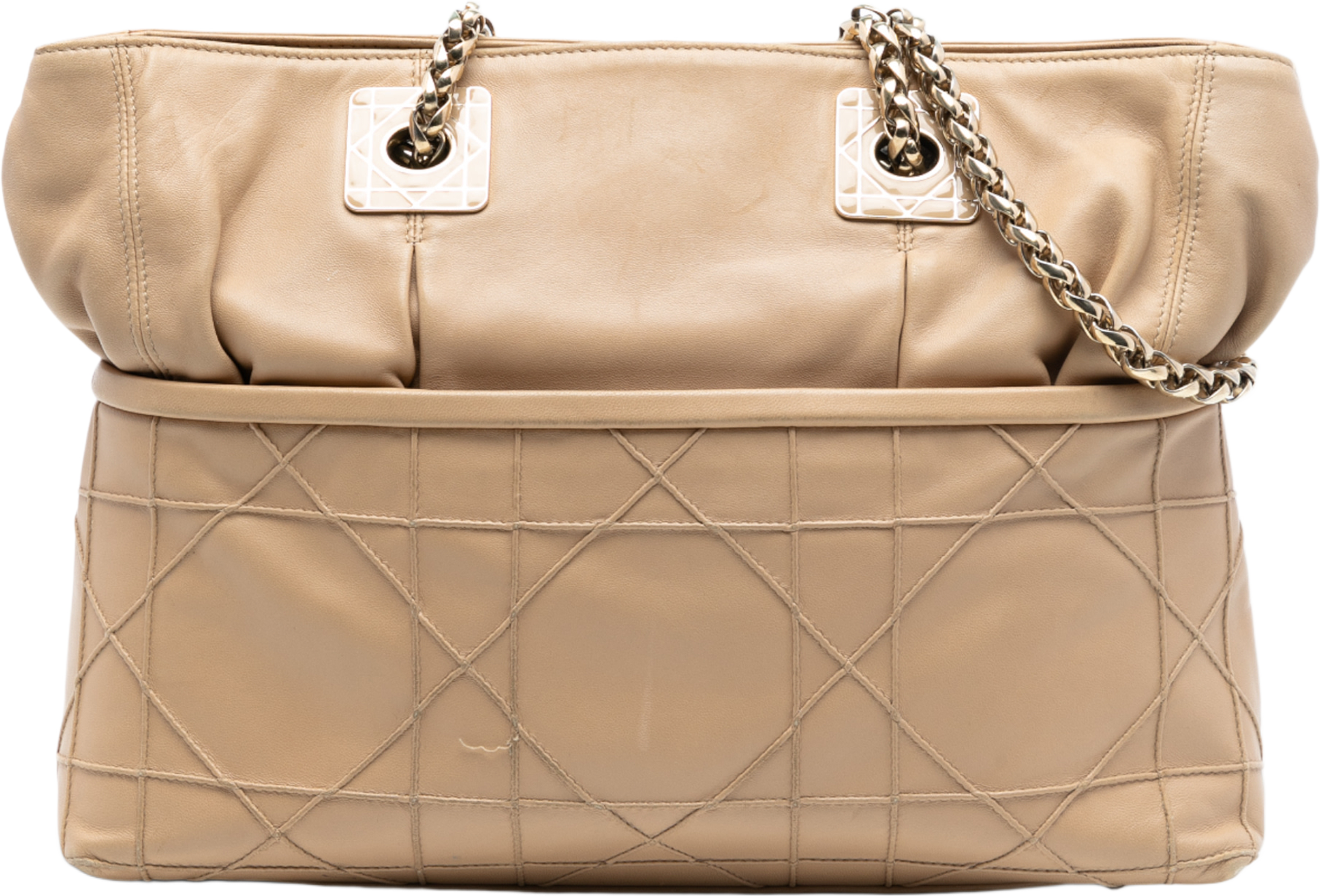 Dior Lambskin Cannage Granville Chain Tote, från Luxclusif, i färgen beige. Klicka för att öppna bilden i stort format