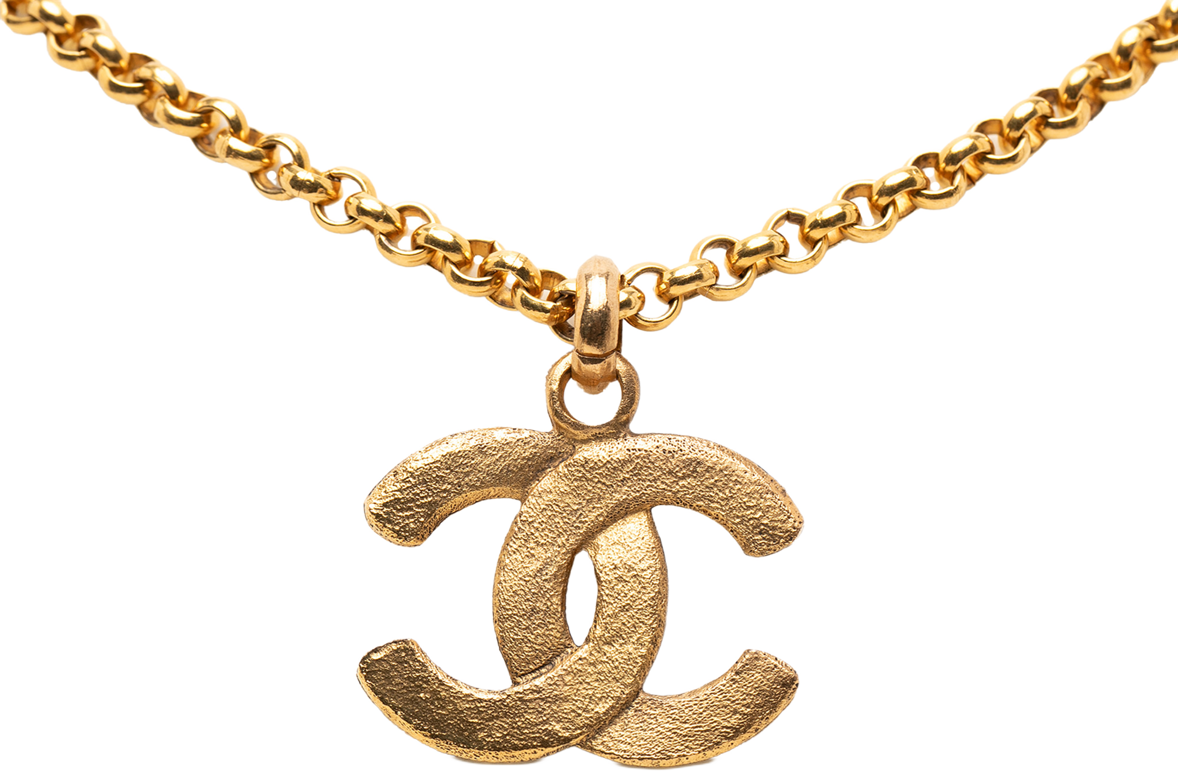 Chanel Gold Plated Cc Pendant Necklace, från Luxclusif, i färgen gold. Klicka för att öppna bilden i stort format