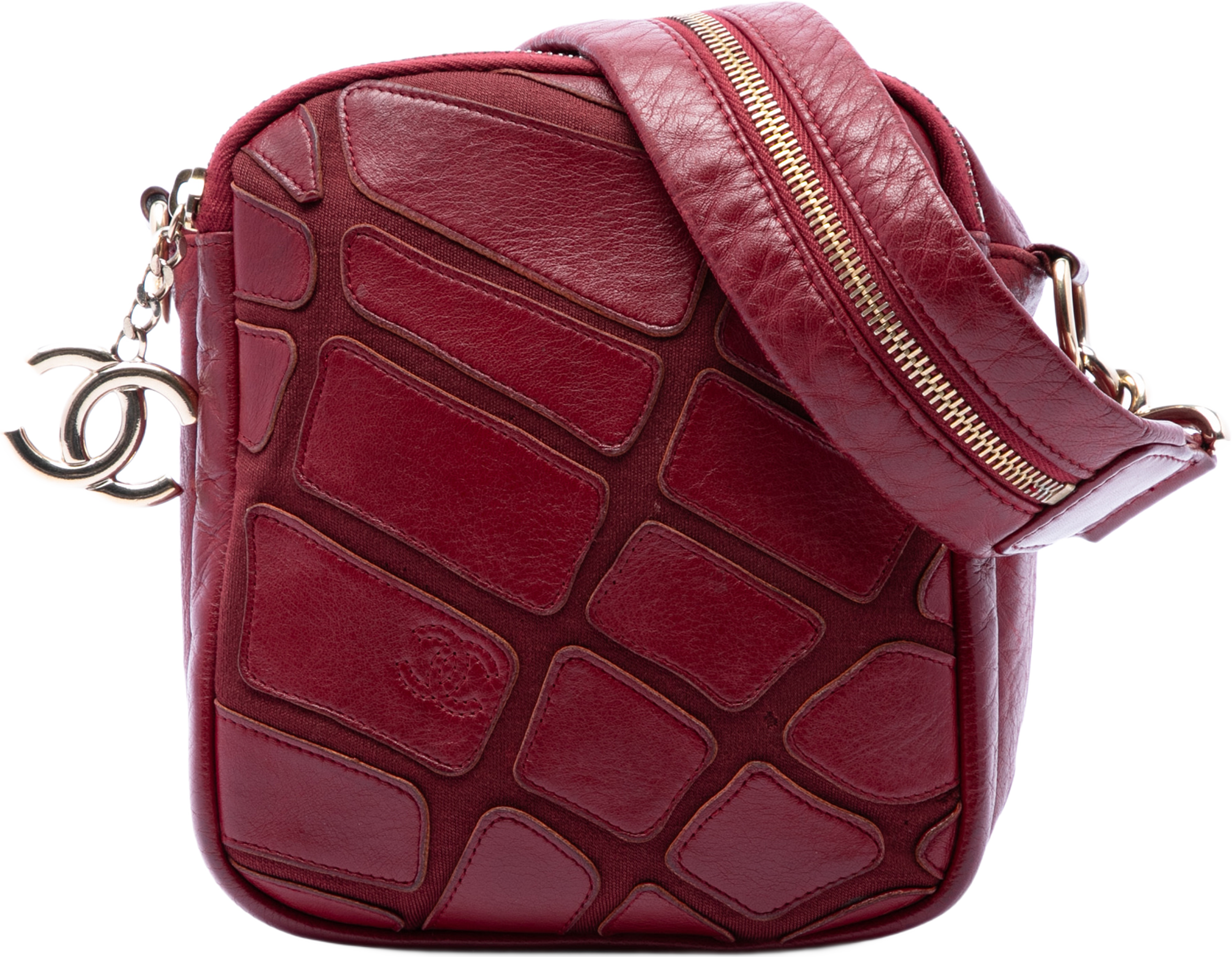 Chanel Cc Jersey And Lambskin Scale Camera Bag, från Luxclusif, i färgen dark red. Klicka för att öppna bilden i stort format