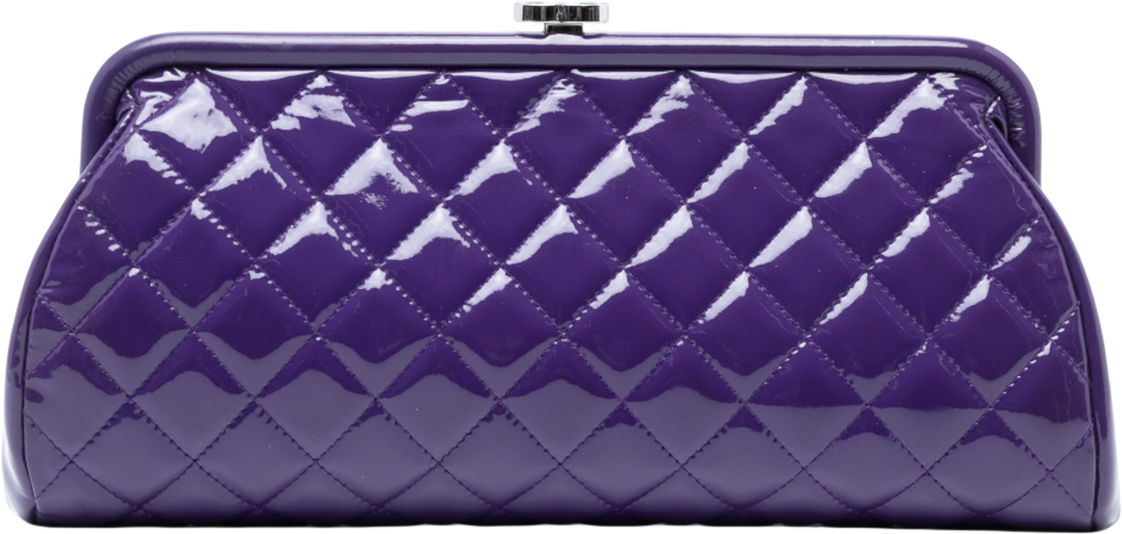 Chanel Cc Quilted Patent Kiss Lock Clutch, från Luxclusif, i färgen dark purple. Klicka för att öppna bilden i stort format
