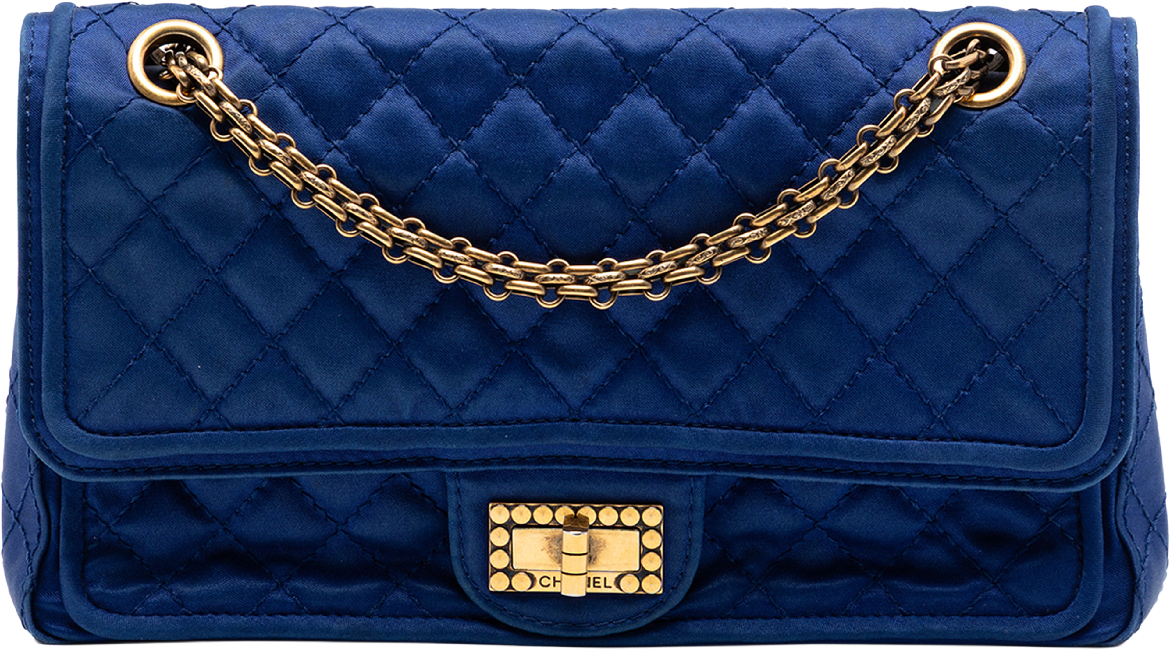 Chanel Quilted Satin Reissue 2.55 Double Flap 225, från Luxclusif, i färgen blue. Klicka för att öppna bilden i stort format