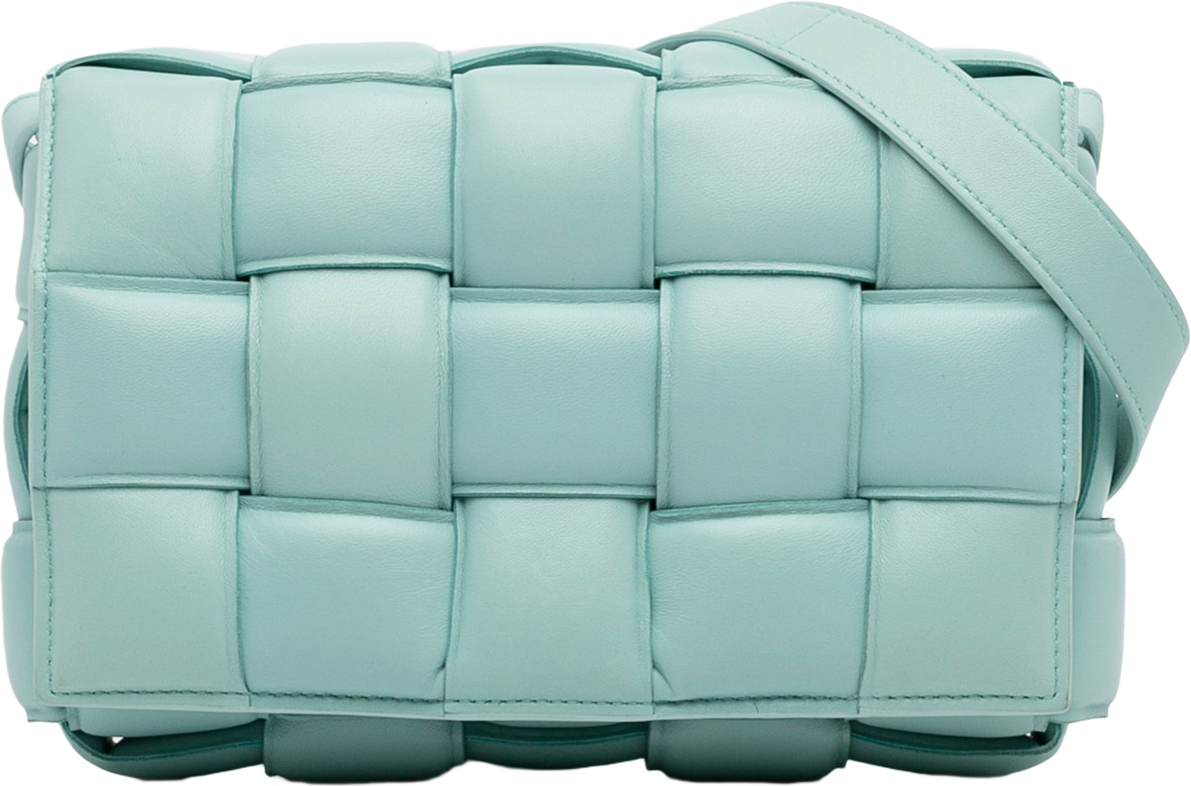 Bottega Veneta Nappa Intrecciato Padded Cassette Crossbody, från Luxclusif, i färgen light blue. Klicka för att öppna bilden i stort format