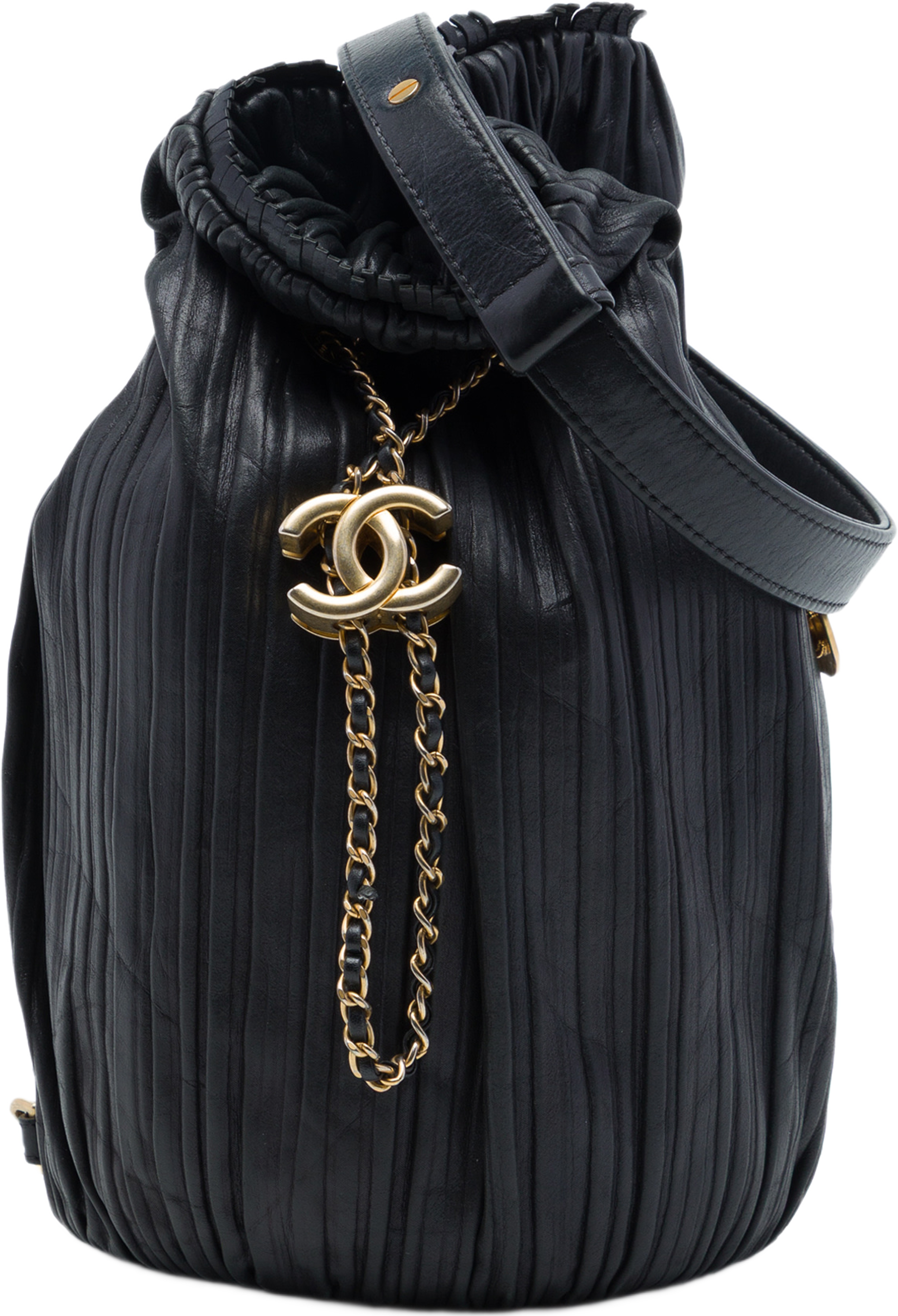 Chanel Small Calfskin Coco Pleats Drawstring Backpack, från Luxclusif, i färgen svart. Klicka för att öppna bilden i stort format