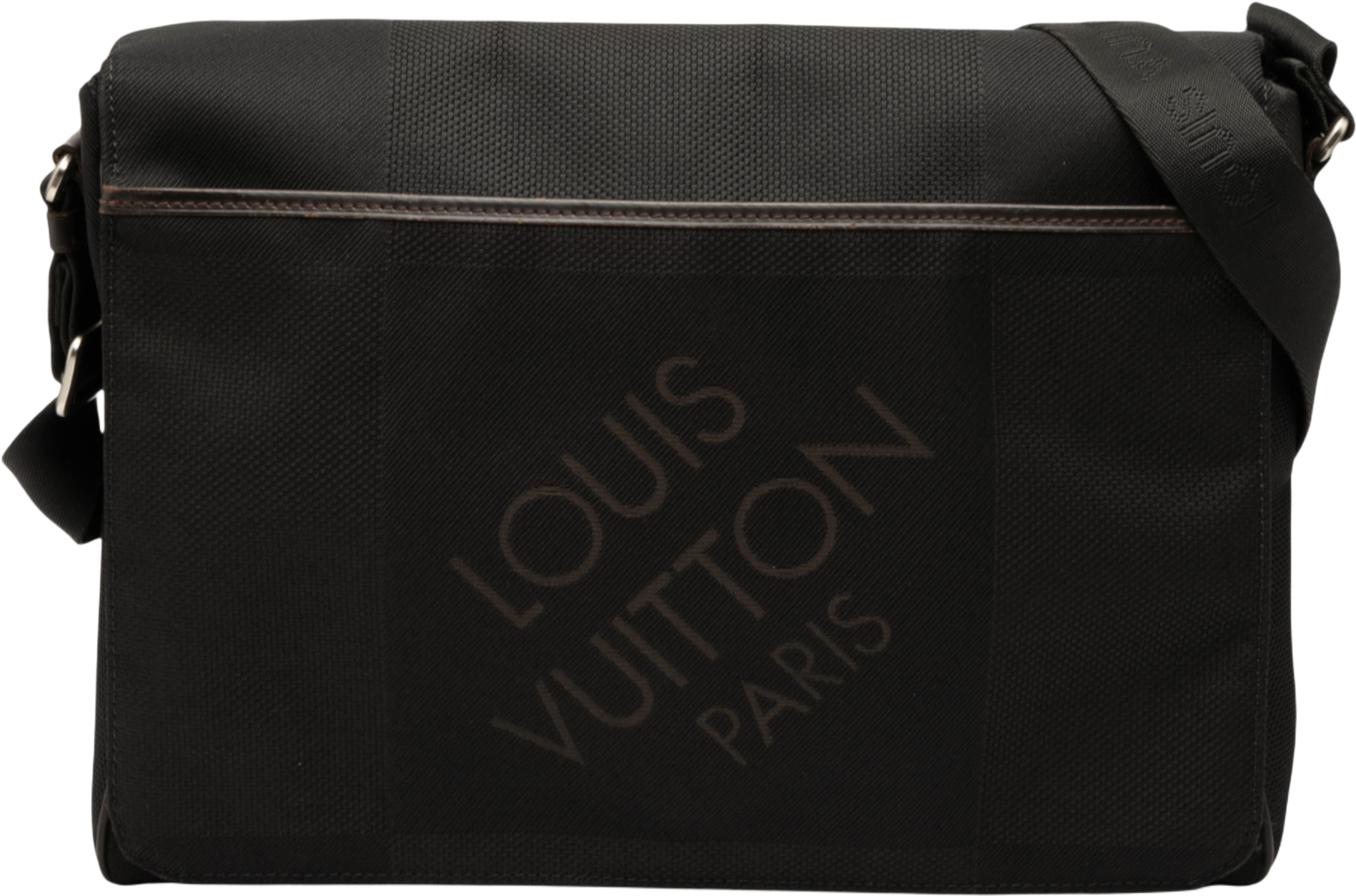 Louis Vuitton Damier Geant Messenger Bag, från Luxclusif, i färgen black. Klicka för att öppna bilden i stort format