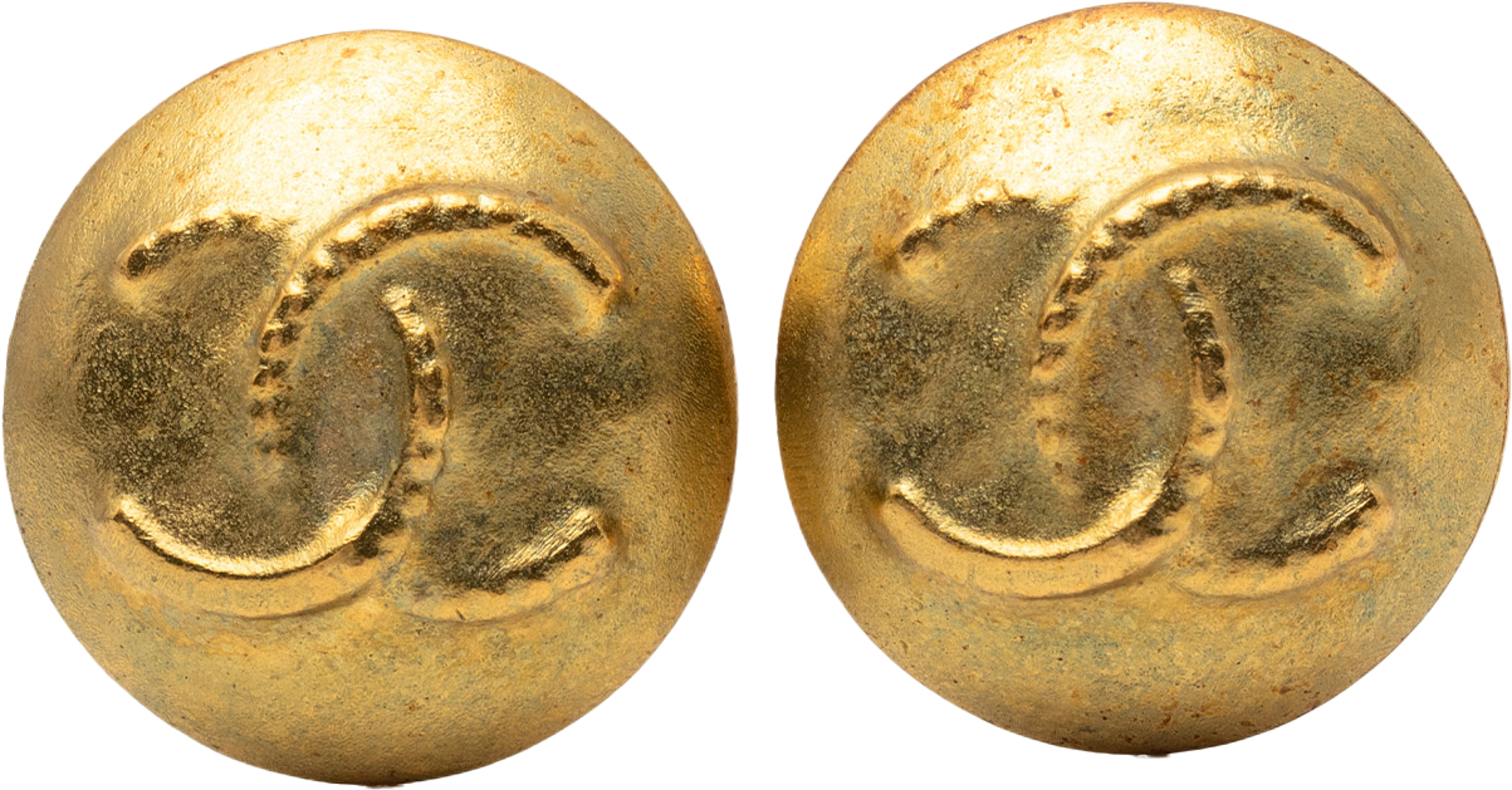 Chanel Cc Gold Plated Button Clip On Earrings, från Luxclusif, i färgen gold. Klicka för att öppna bilden i stort format