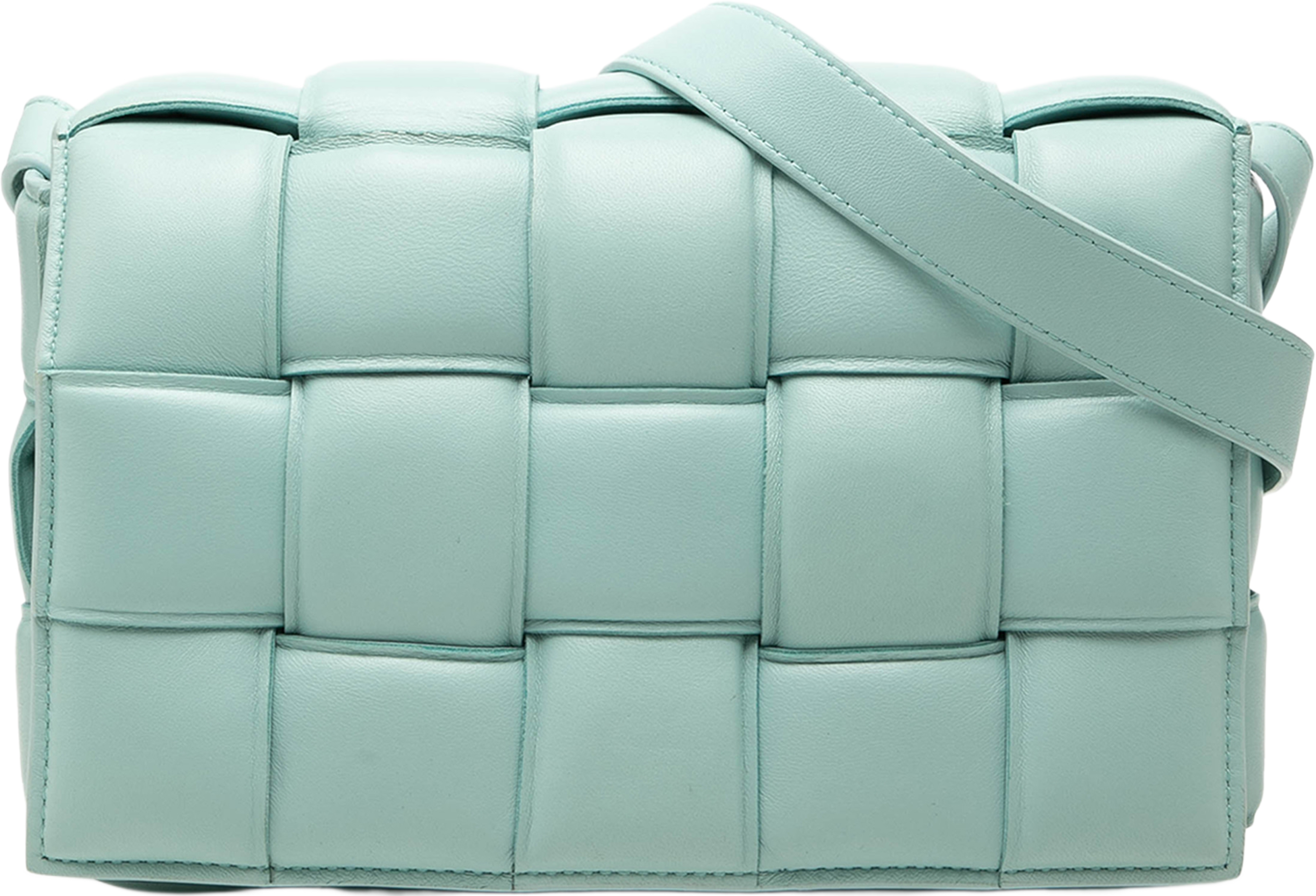 Bottega Veneta Nappa Intrecciato Padded Cassette Crossbody, från Luxclusif, i färgen blå. Klicka för att öppna bilden i stort format