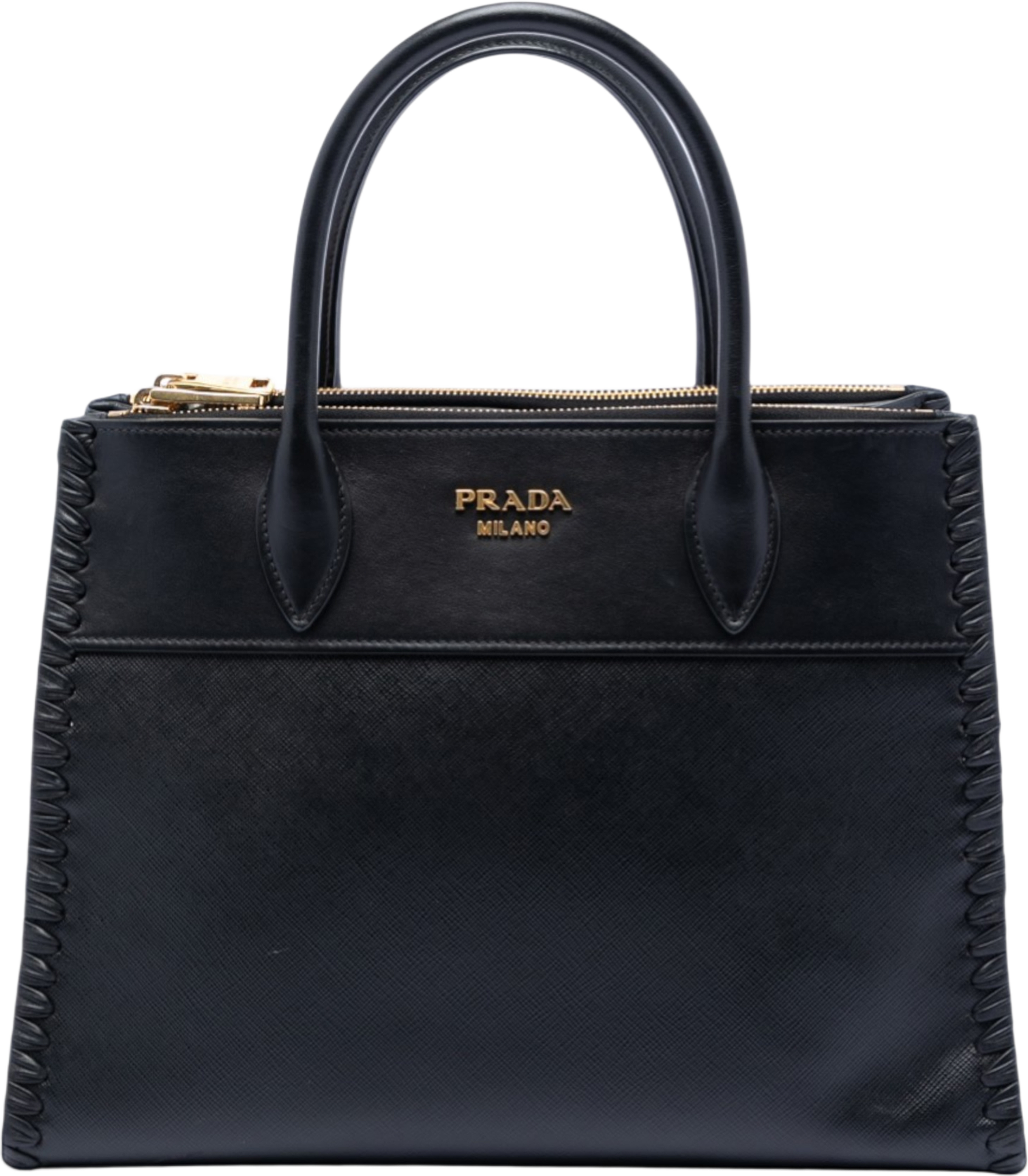 Prada City Calf Trimmed Saffiano Paradigme Whipstitch Satchel, från Luxclusif, i färgen black. Klicka för att öppna bilden i stort format