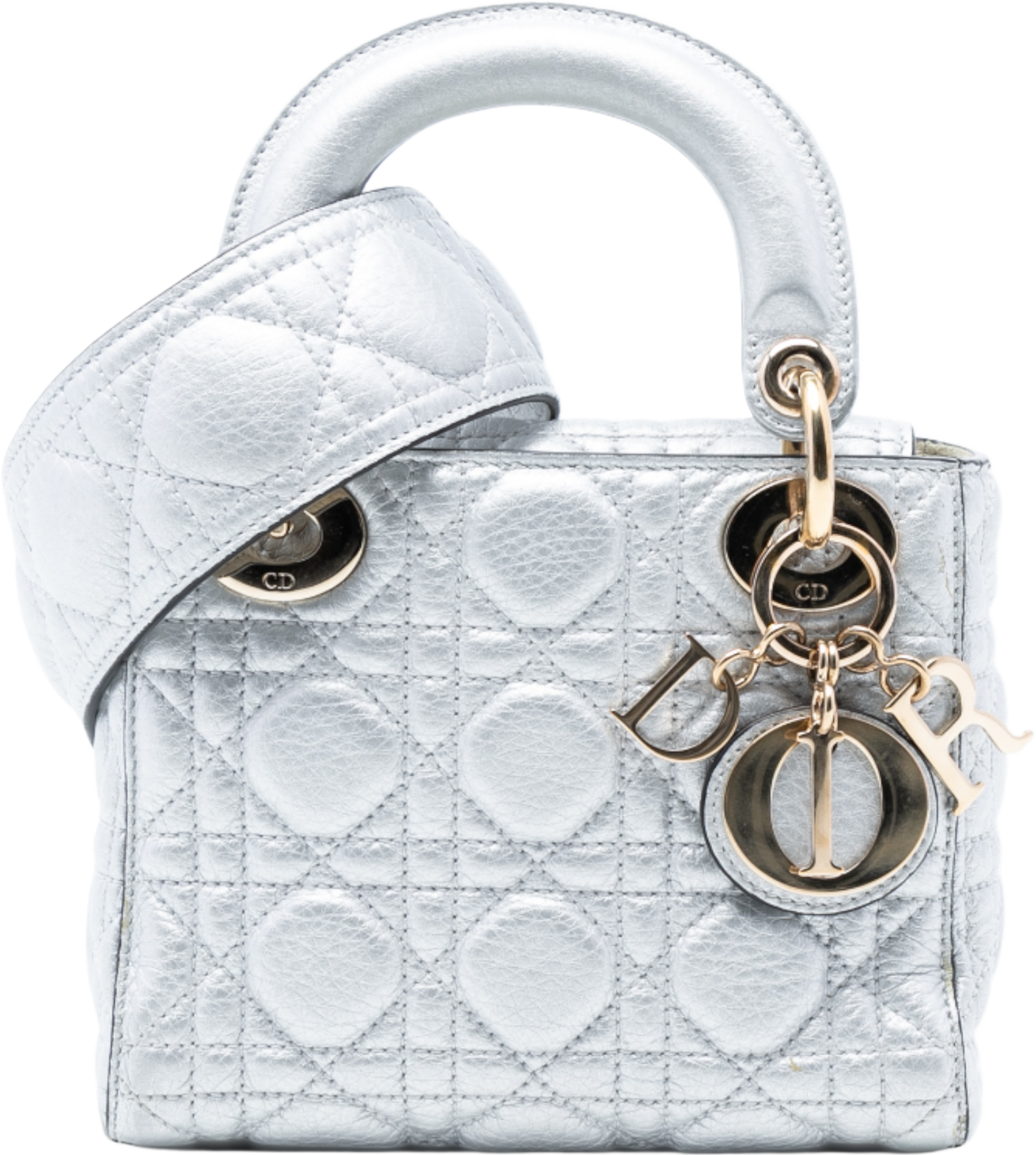 Dior Mini Metallic Lambskin Cannage Lady Dior, från Luxclusif, i färgen silver. Klicka för att öppna bilden i stort format