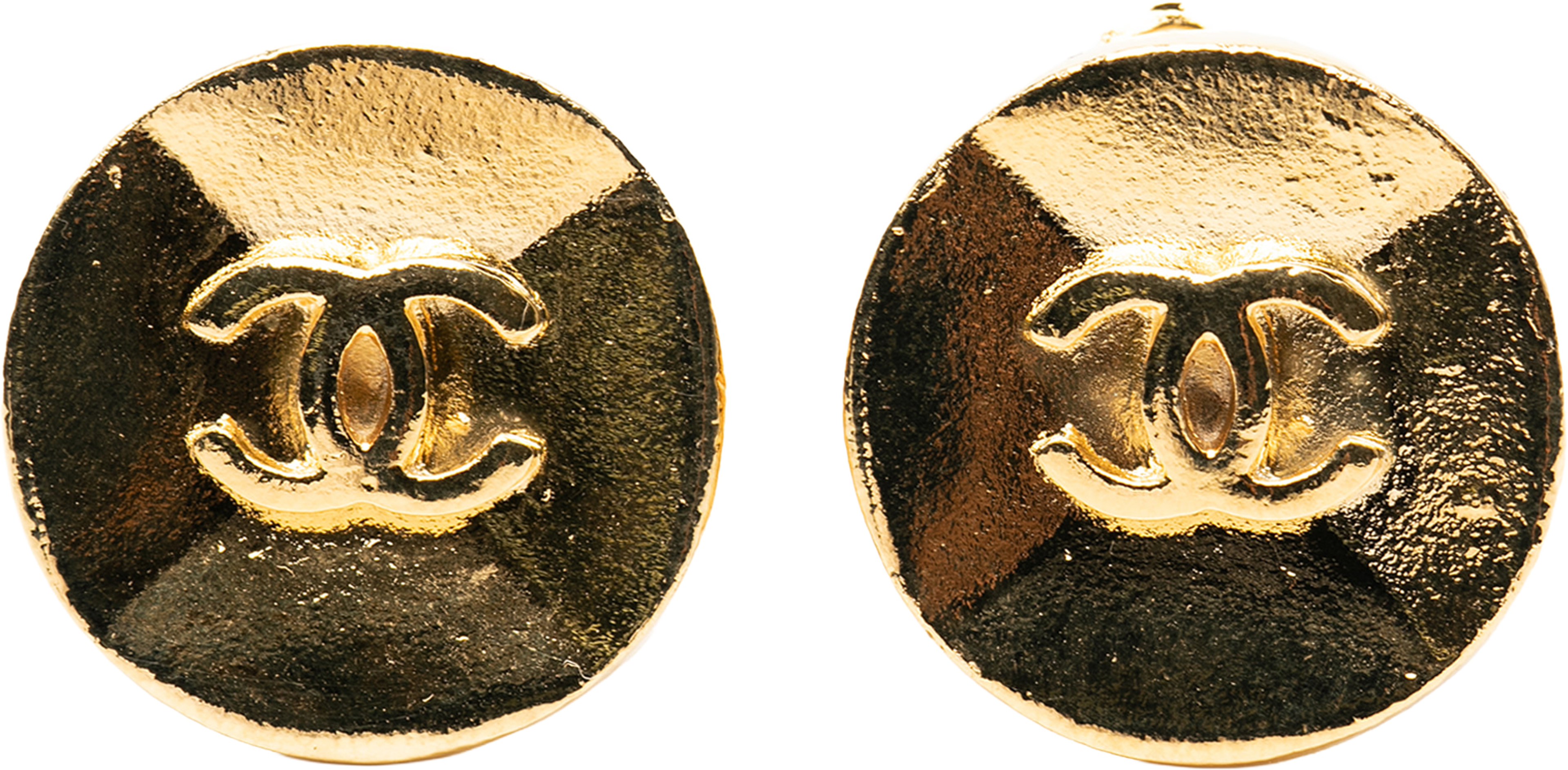 Chanel Cc Gold Plated Button Clip On Earrings, från Luxclusif, i färgen gold. Klicka för att öppna bilden i stort format