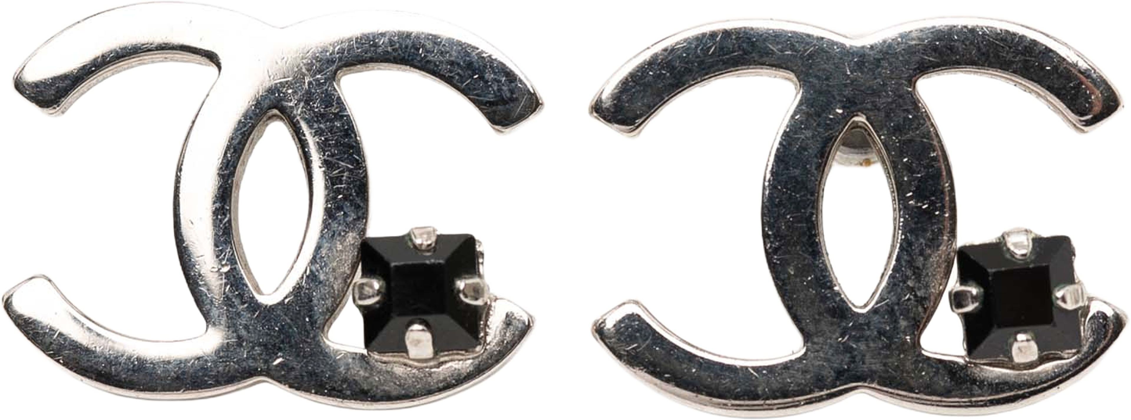 Chanel Silver Plated Cc Rhinestone Push Back Earrings, från Luxclusif, i färgen silver. Klicka för att öppna bilden i stort format