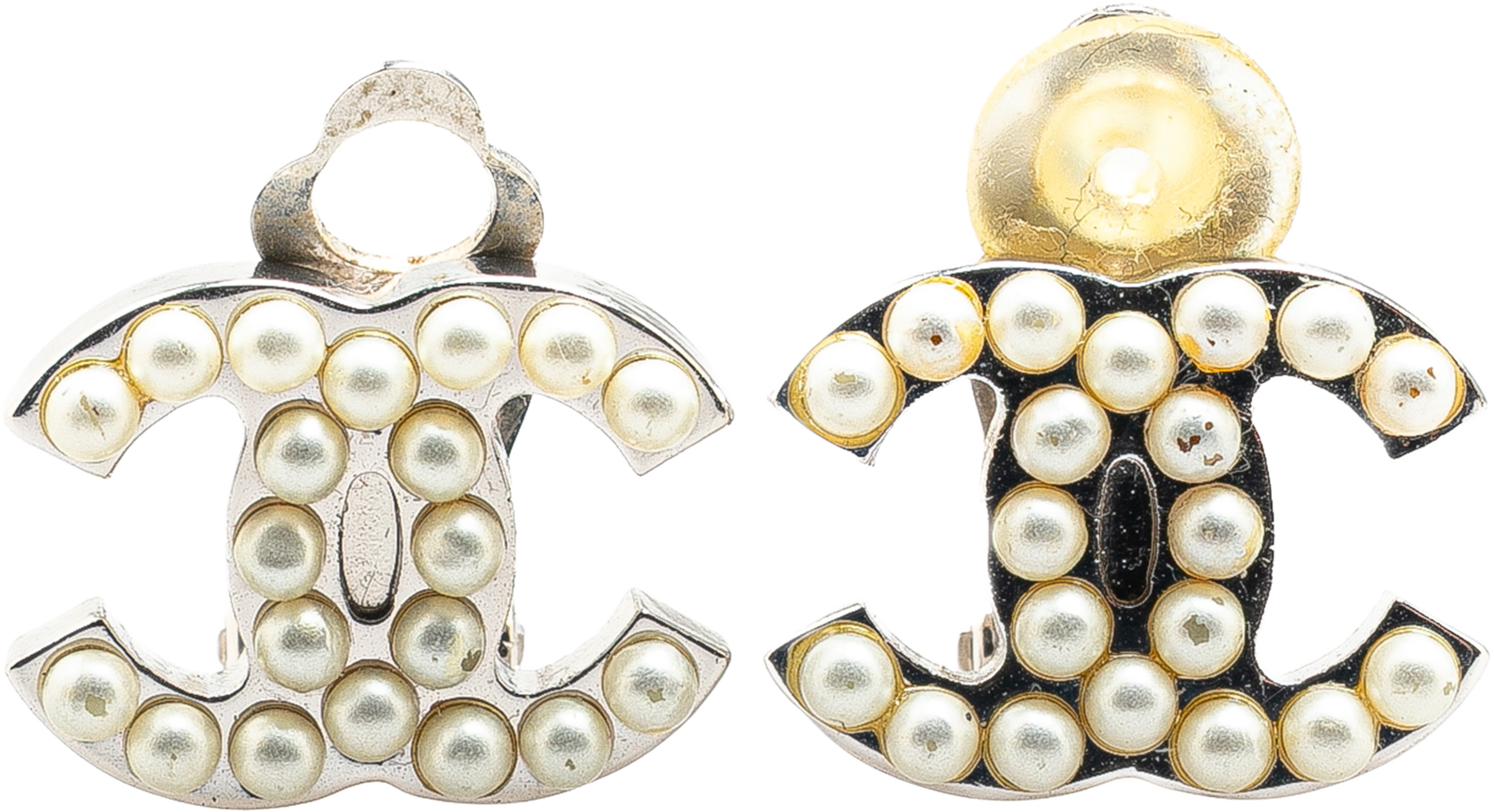 Chanel Silver Plated Cc Faux Pearl Clip On Earrings, från Luxclusif, i färgen silver. Klicka för att öppna bilden i stort format