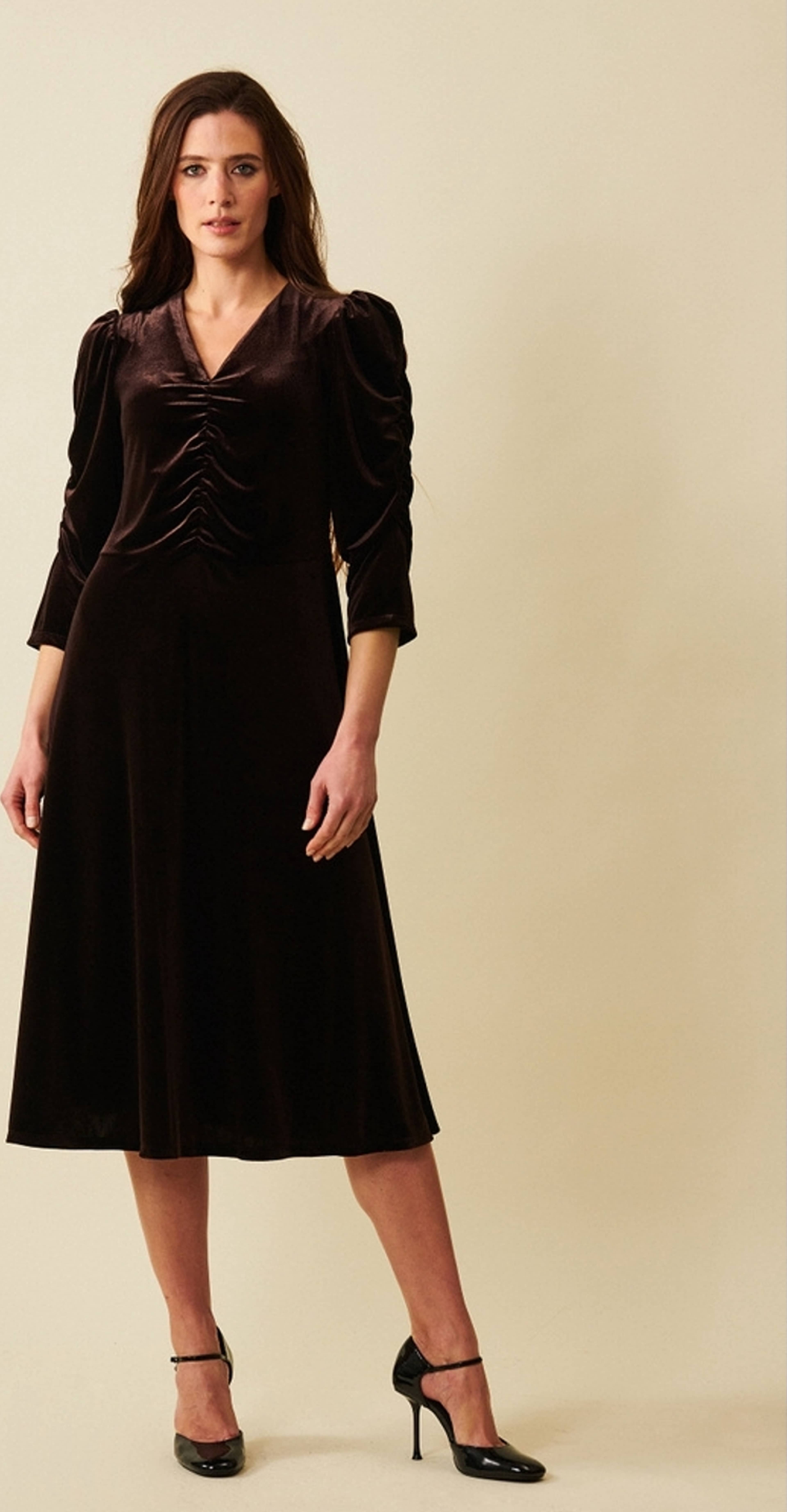 Kali Dress, från Jumperfabriken, i färgen dk brown. Klicka för att öppna bilden i stort format
