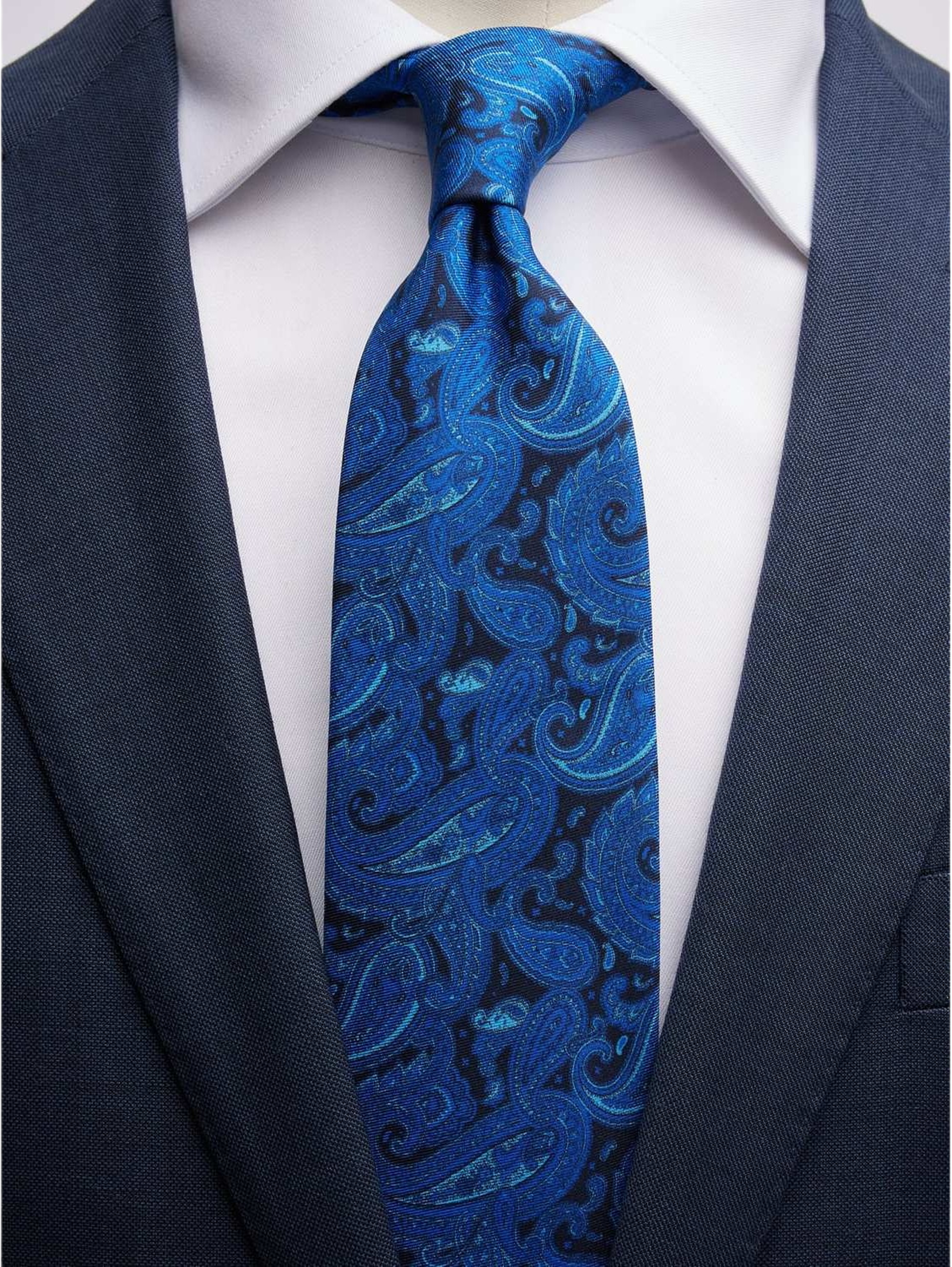 Tie Paisley, från John Henric, i färgen blue. Klicka för att öppna bilden i stort format