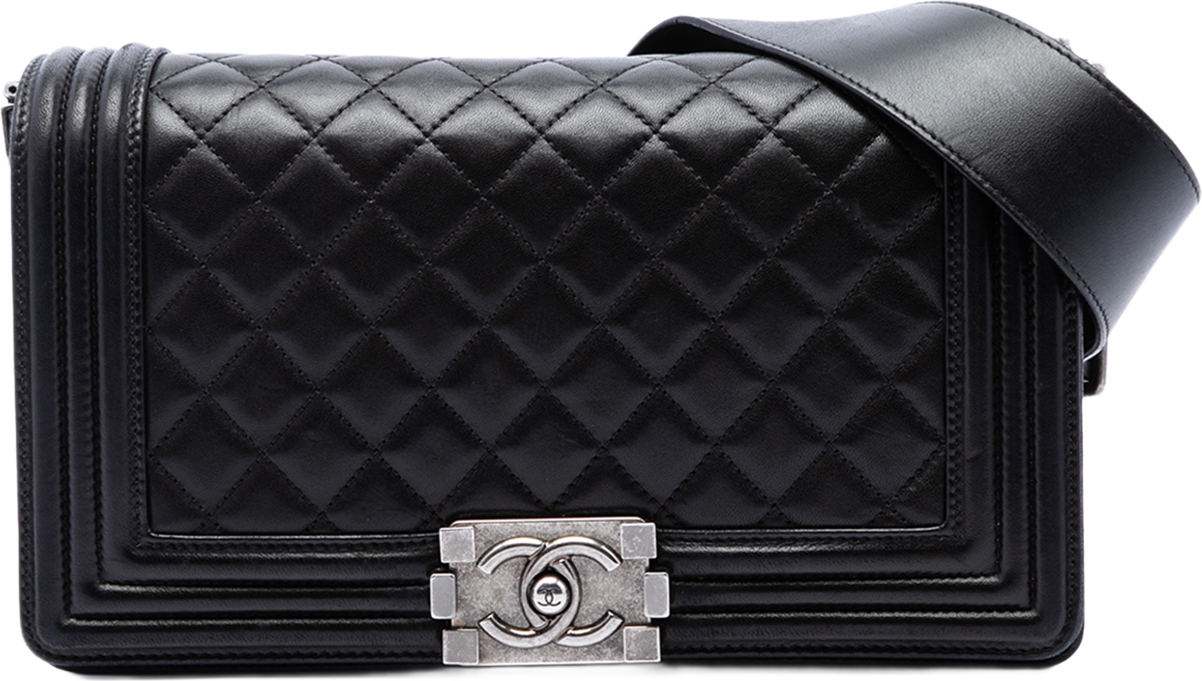 Chanel Old Medium Quilted Lambskin Boy Flap, från Luxclusif, i färgen svart. Klicka för att öppna bilden i stort format