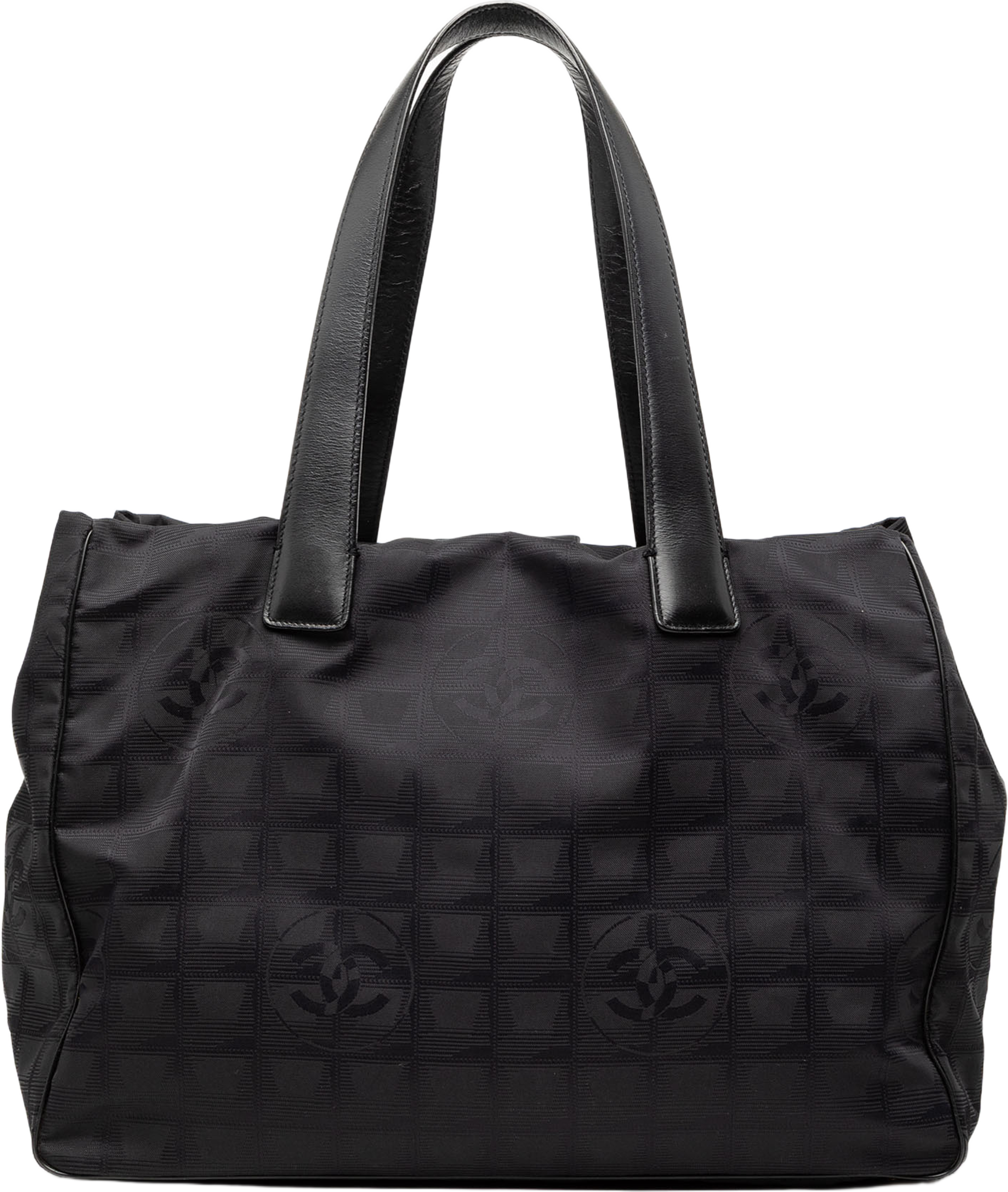 Chanel New Travel Line Nylon Tote, från Luxclusif, i färgen black. Klicka för att öppna bilden i stort format