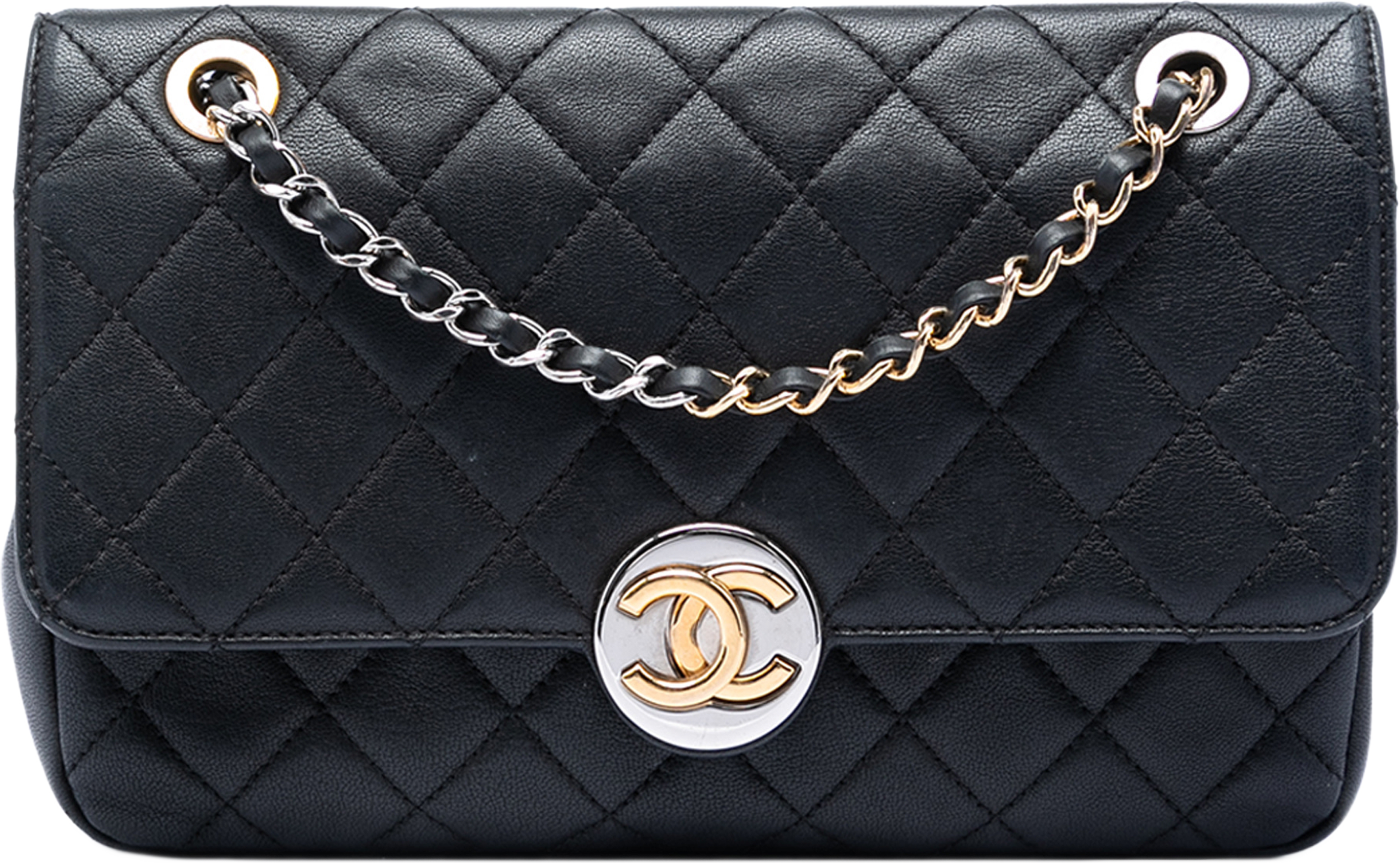 Chanel Quilted Lambskin Turn And Lock Flap, från Luxclusif, i färgen black. Klicka för att öppna bilden i stort format
