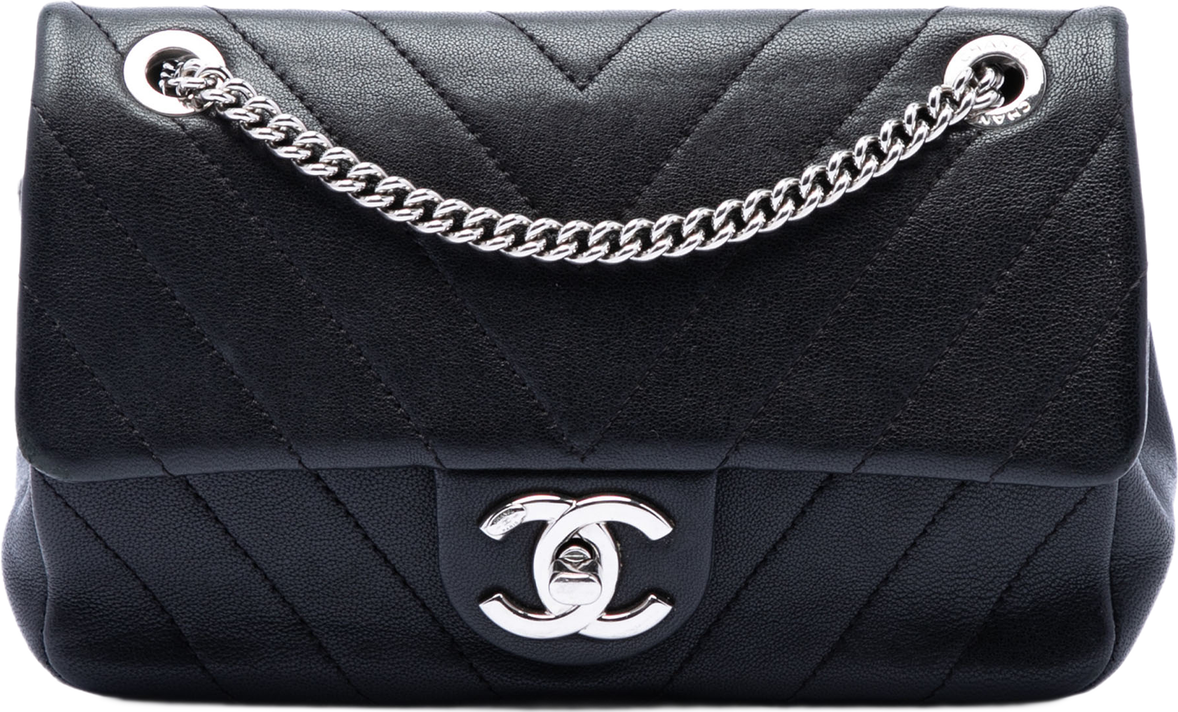 Chanel Mini Cc Chevron Calfskin Single Flap, från Luxclusif, i färgen black. Klicka för att öppna bilden i stort format
