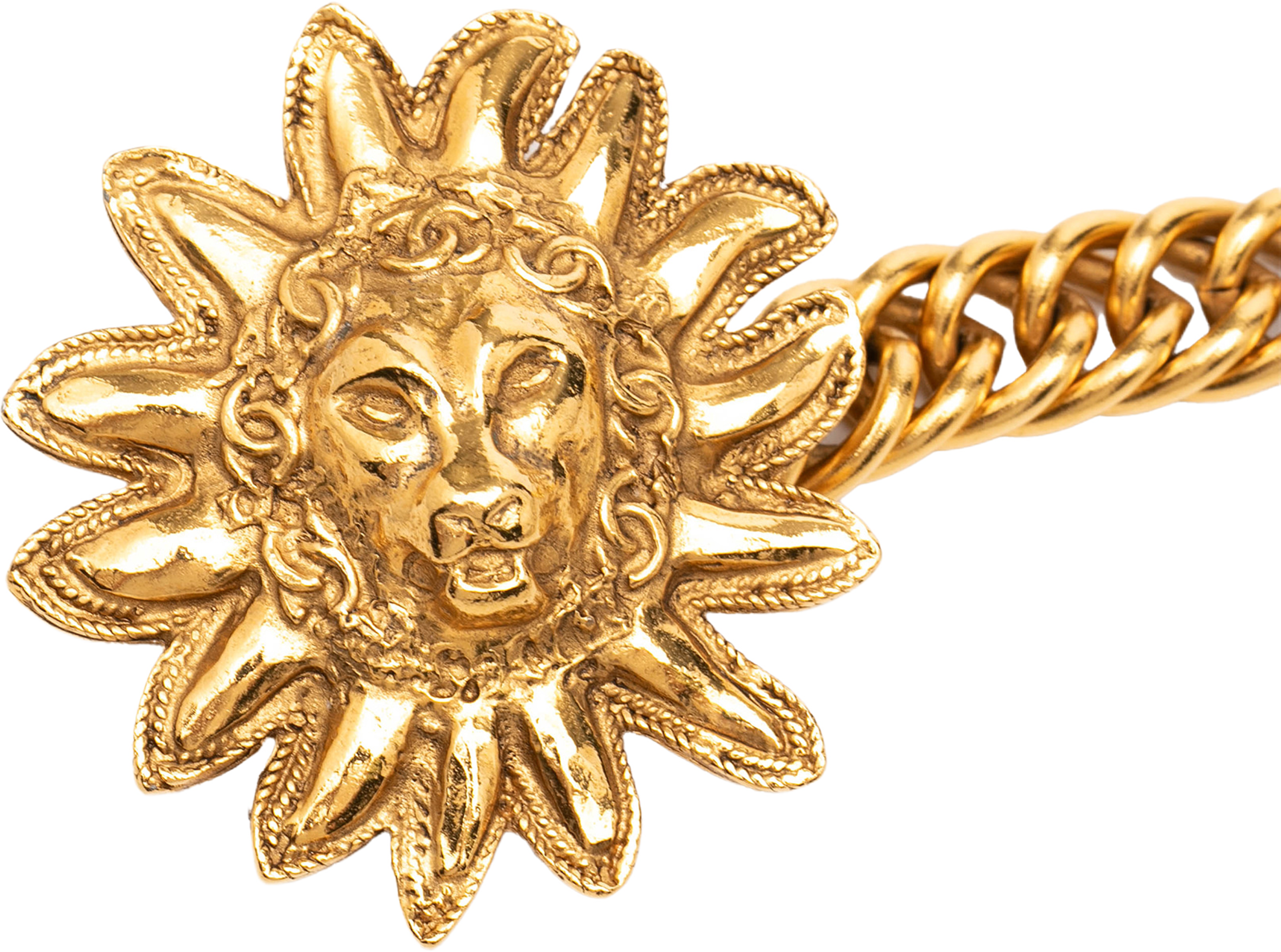 Chanel Gold Plated Leo Lion Sun Medallion Charm Necklace, från Luxclusif, i färgen gold. Klicka för att öppna bilden i stort format