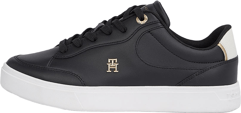 Essential Chic Court Sneaker