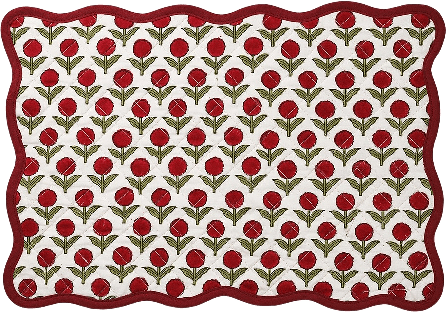 Scallop Quiltad Bordstablett -  33x48 Cm, från Pick A Poppy, i färgen red.