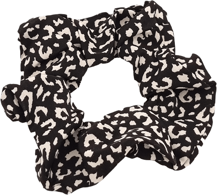 Scrunchie Med Animal Print, från Complement, i färgen black.