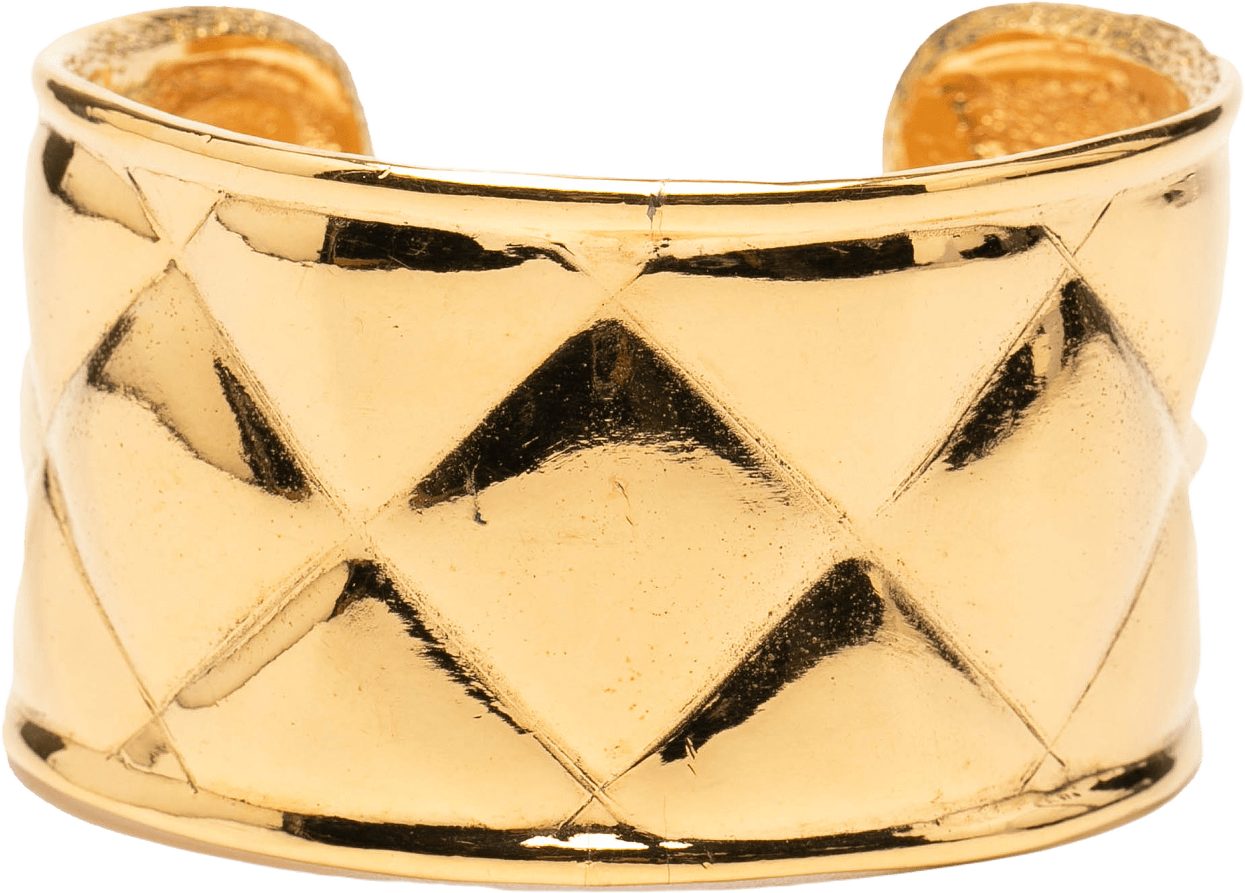 Chanel Gold Plated Quilted Cuff Bracelet, från Luxclusif, i färgen gold.