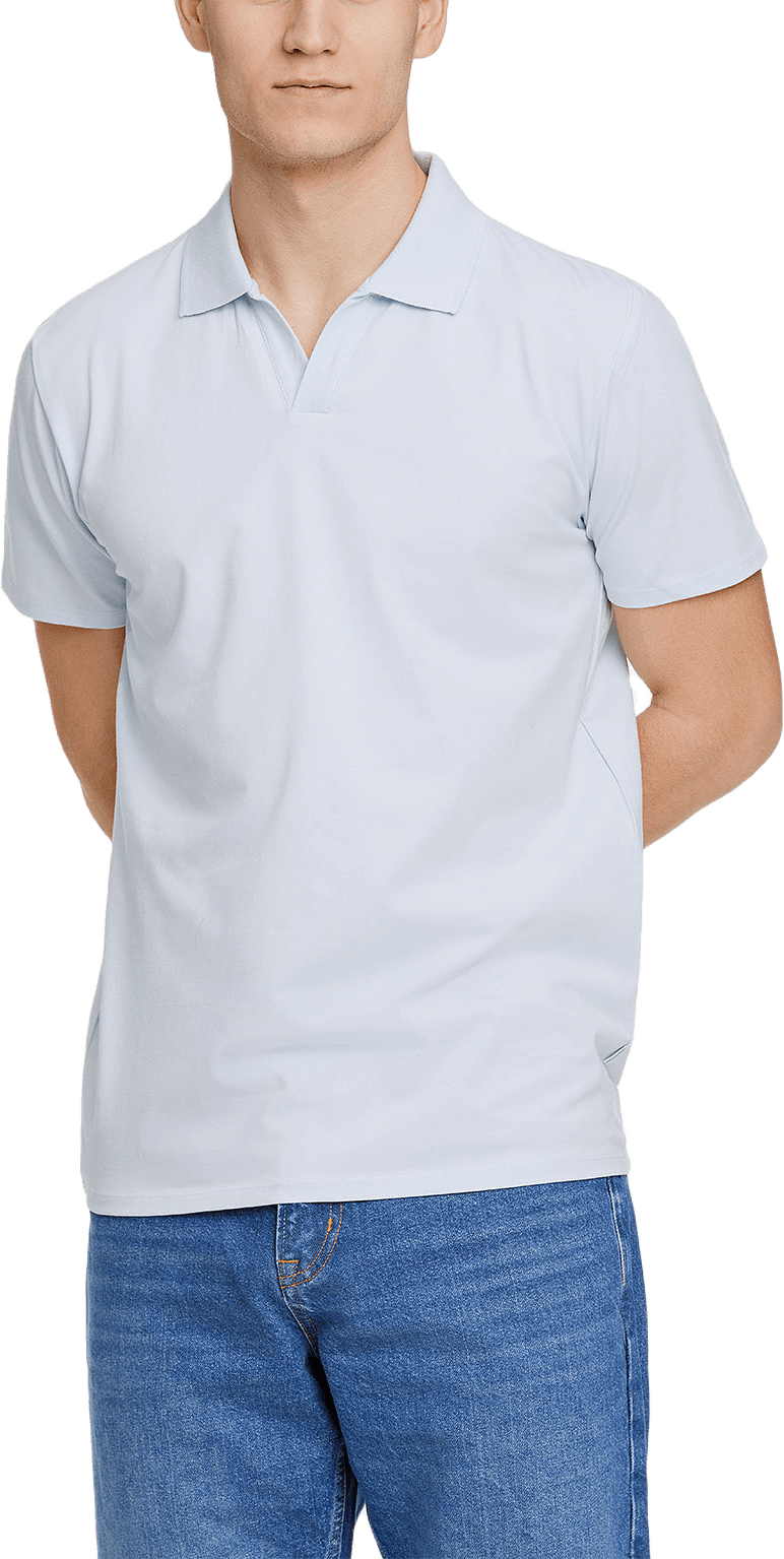 Pikétröja, från Lindbergh, i färgen Pastel Blue 125.