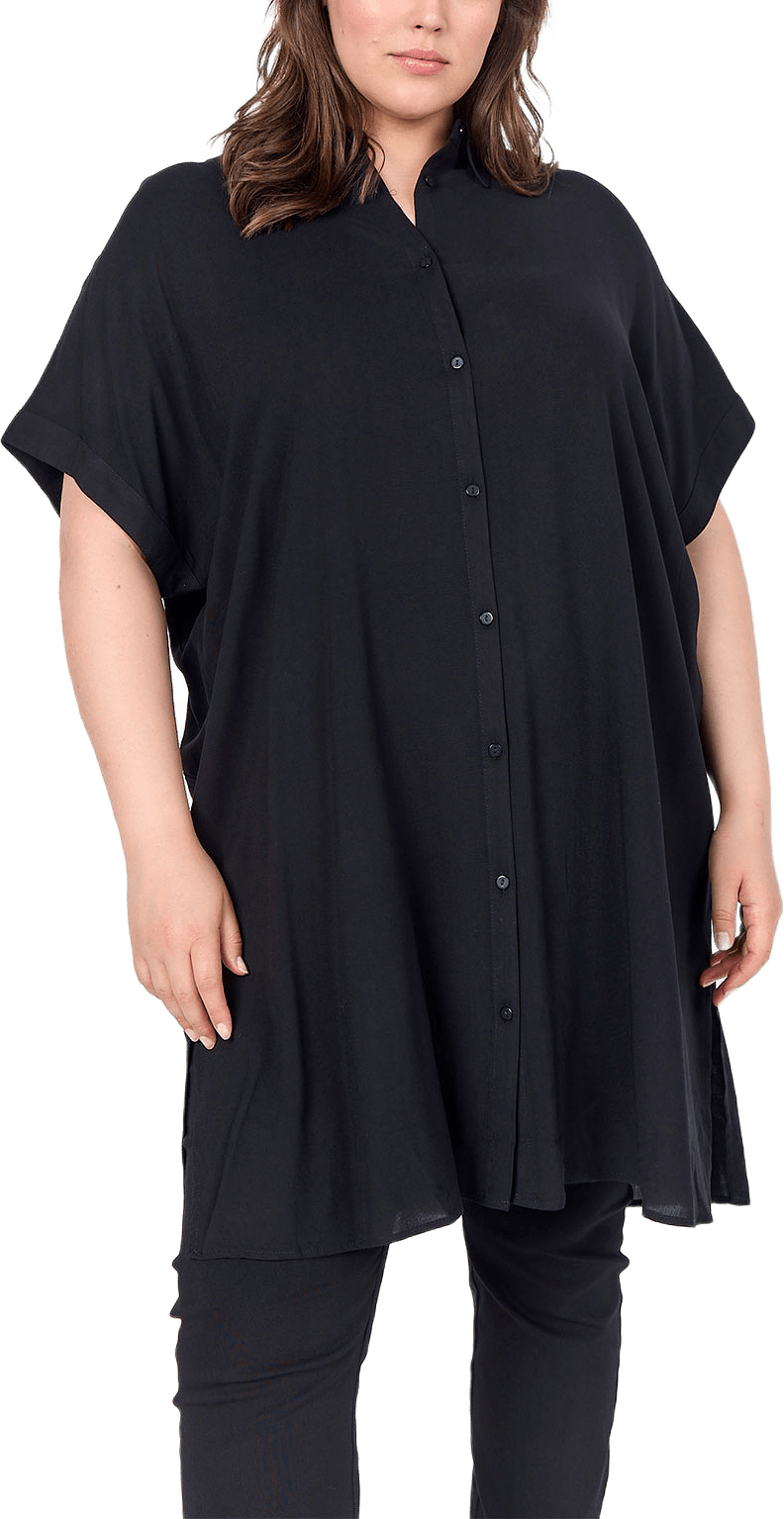 Wa-Sia 5 Shirt, från Wasabi Concept, i färgen Black.