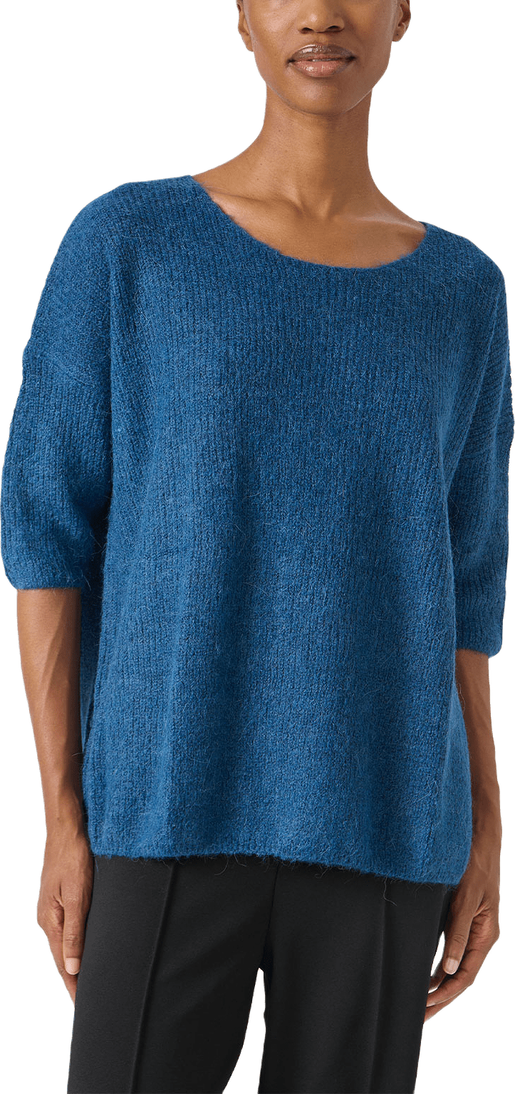 SLTuesday Pullover, från Soaked In Luxury, i färgen Ensign Blue.