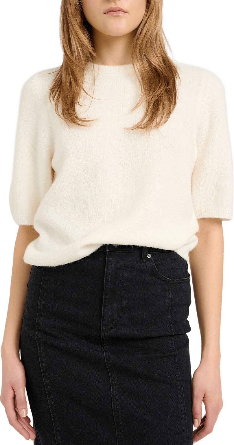 AlphaGZ Pullover, från Gestuz, i färgen Ivory.