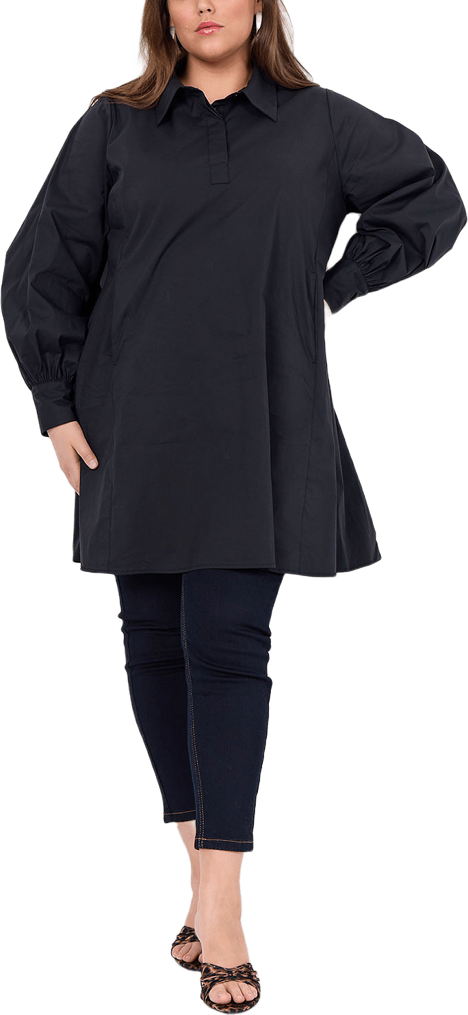 Wa-Saga 12 Blouse, från Wasabi Concept, i färgen Black.