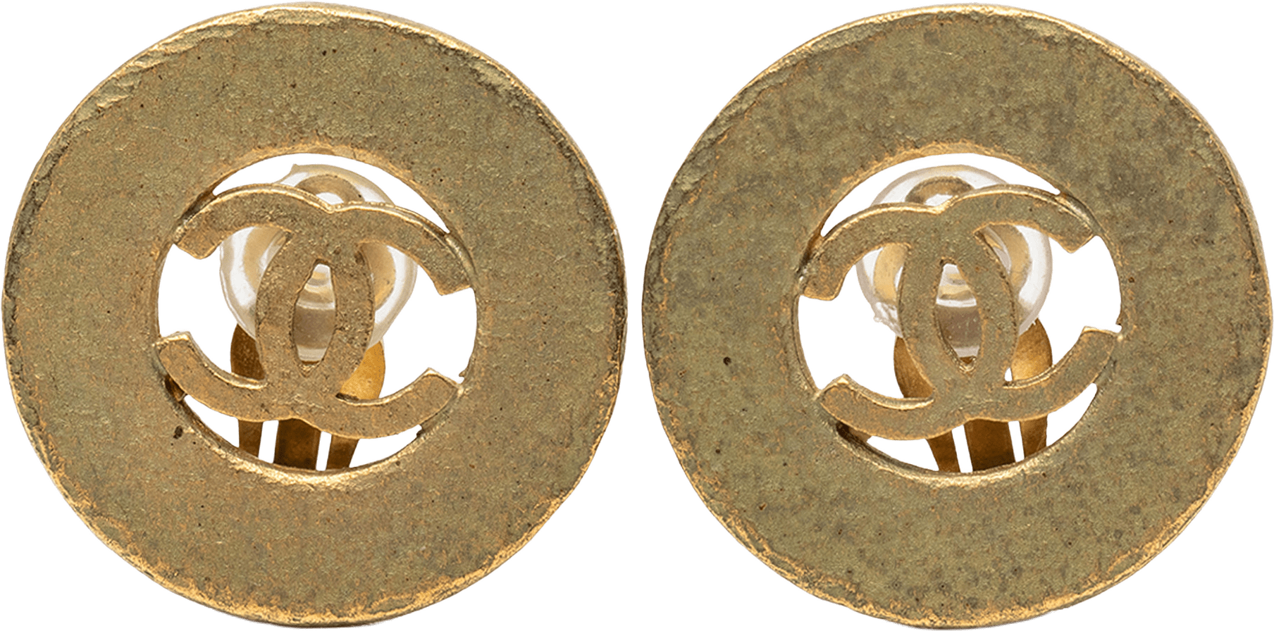 Chanel Cc Gold Plated Round Clip On Earrings, från Luxclusif, i färgen gold.