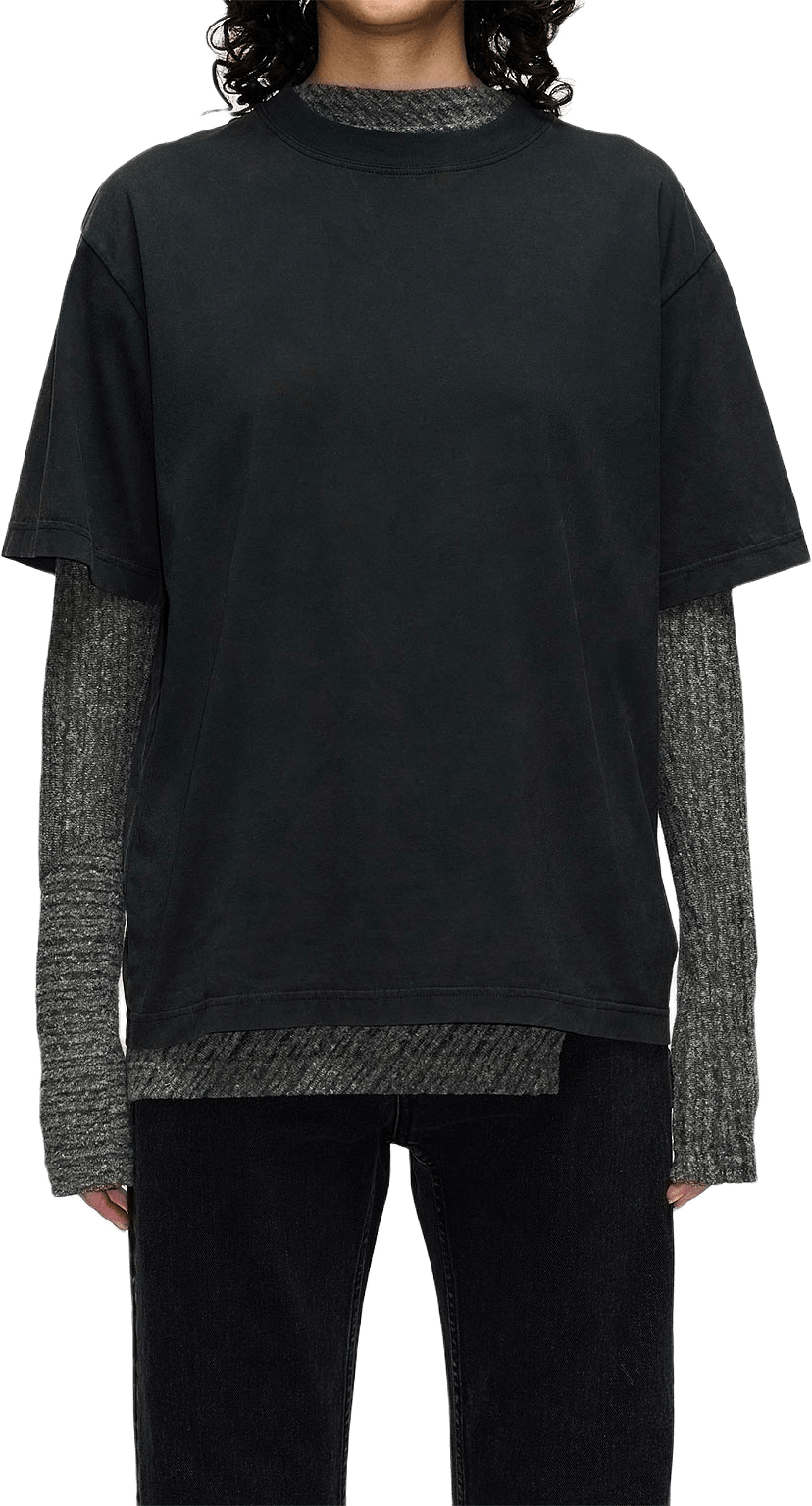 Boxy Tee, från Hope, i färgen Washed Black Jersey.