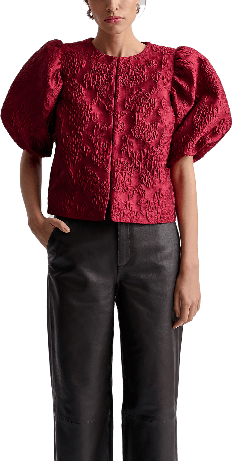 By Malina Cleo Blouse, från Malina, i färgen Deep Red.