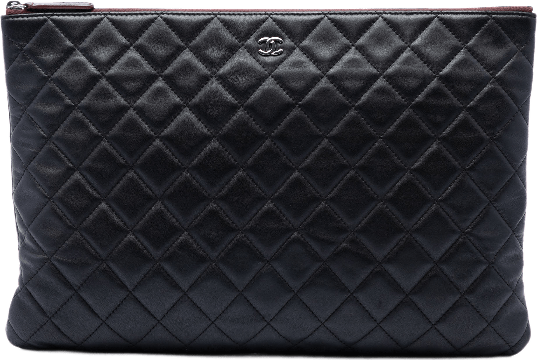 Chanel Large Quilted Lambskin O Case Clutch, från Luxclusif, i färgen svart.