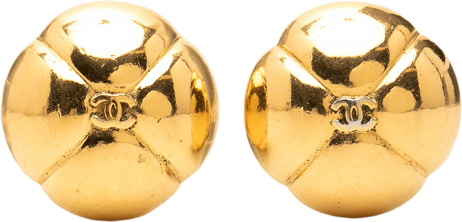 Chanel Cc Gold Plated Camelia Dome Clip On Earrings, från Luxclusif, i färgen gold.