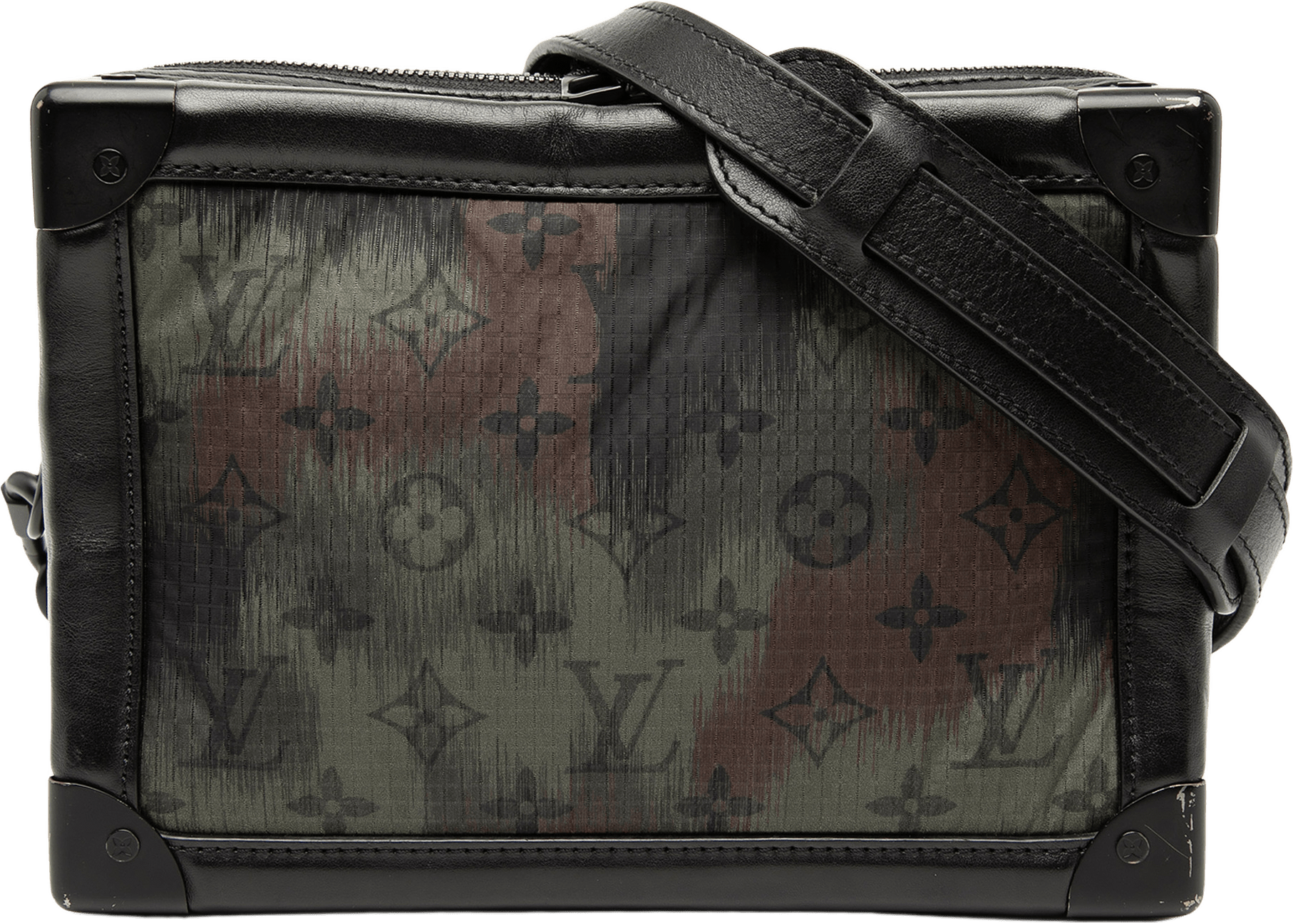 Louis Vuitton Monogram Camouflage Nylon Soft Trunk, från Luxclusif, i färgen olive green.