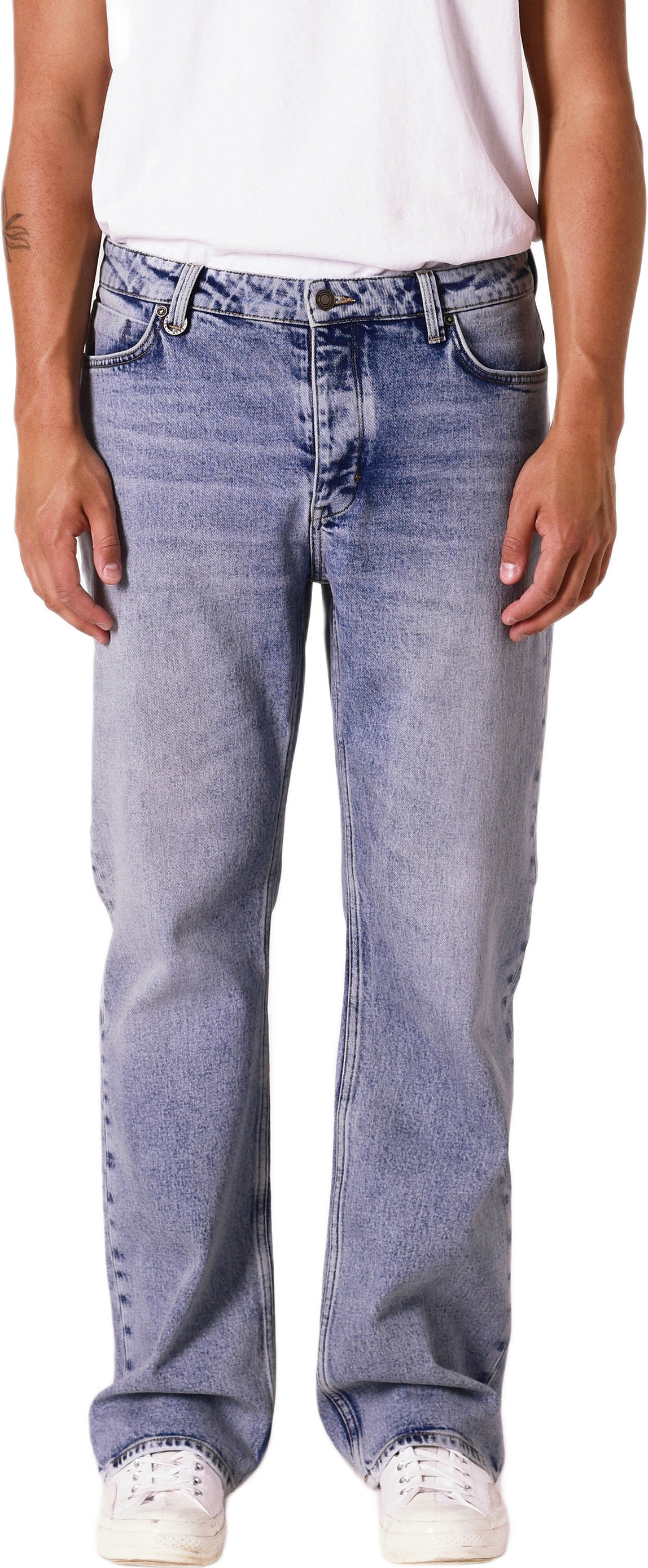 Julian Flare Villa Dark Vintage Indigo, från Neuw, i färgen blue.