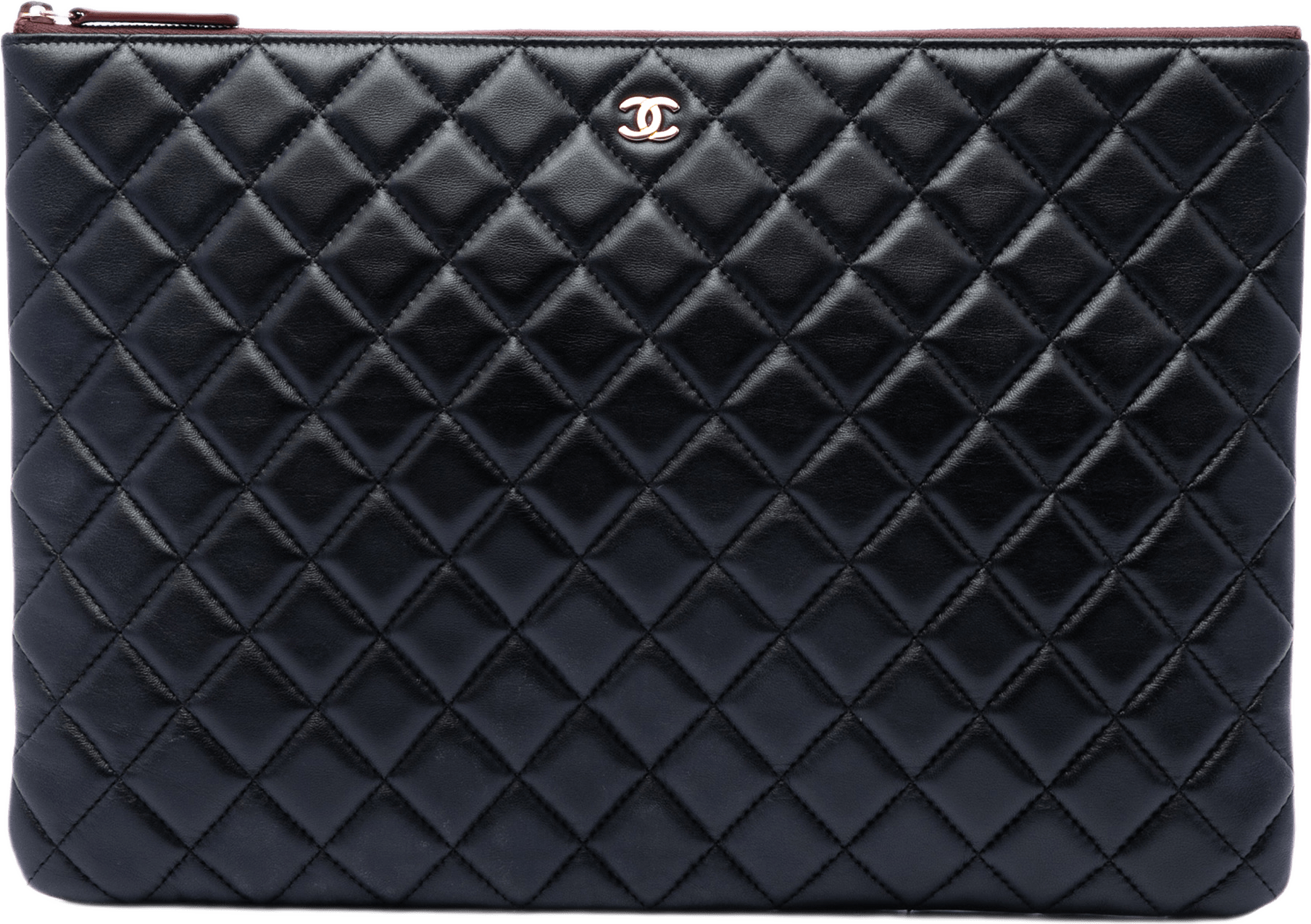 Chanel Large Quilted Lambskin O Case Clutch, från Luxclusif, i färgen svart.