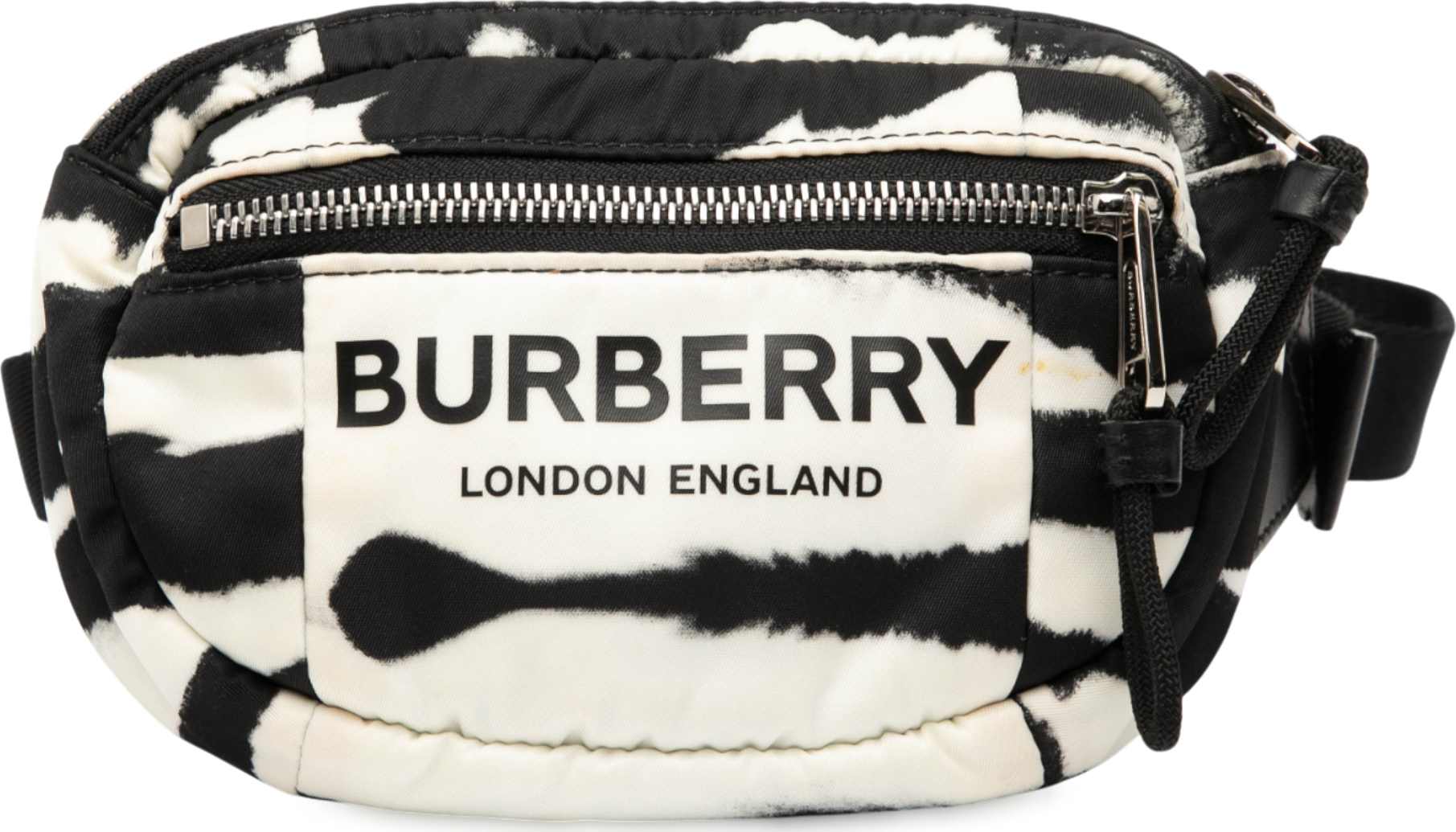 Burberry Zebra Print Nylon Logo Cannon Belt Bag, från Luxclusif, i färgen white.