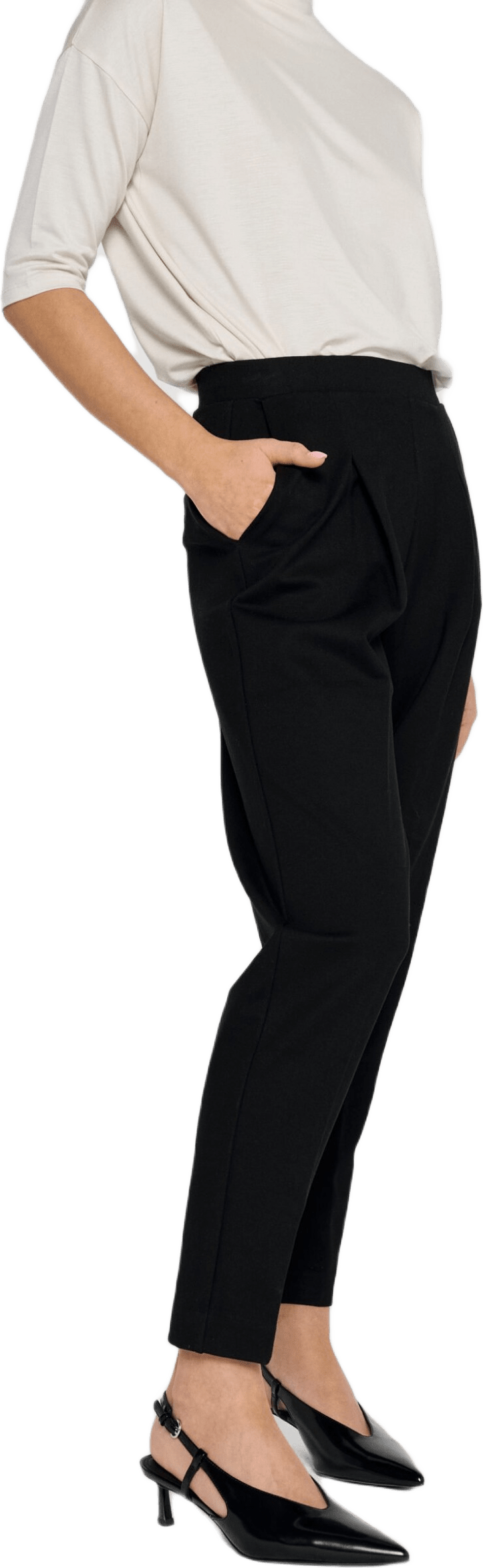 Lee Pants - Black, från Residus, i färgen black.